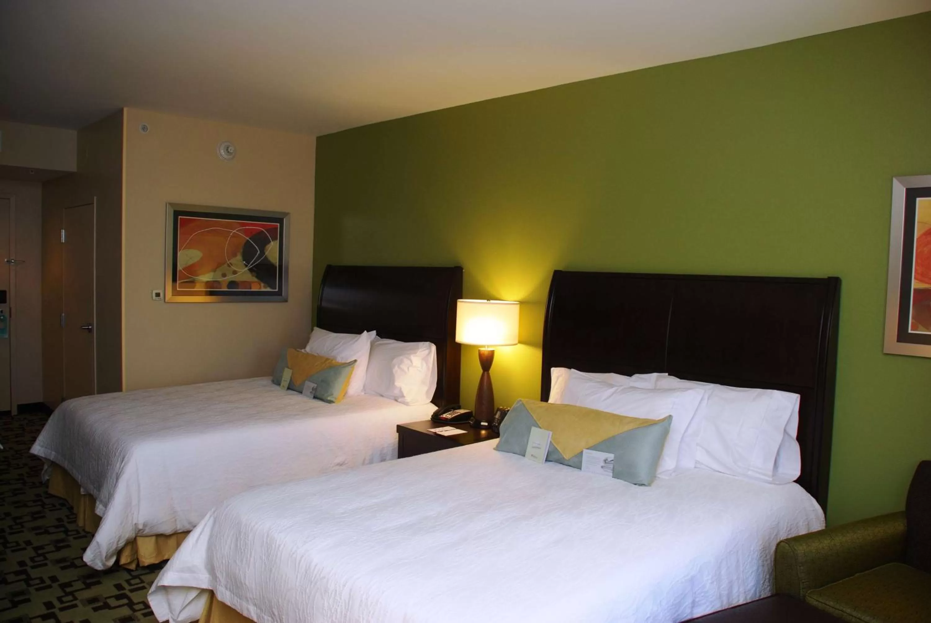 Bed in Hilton Garden Inn Birmingham/Trussville