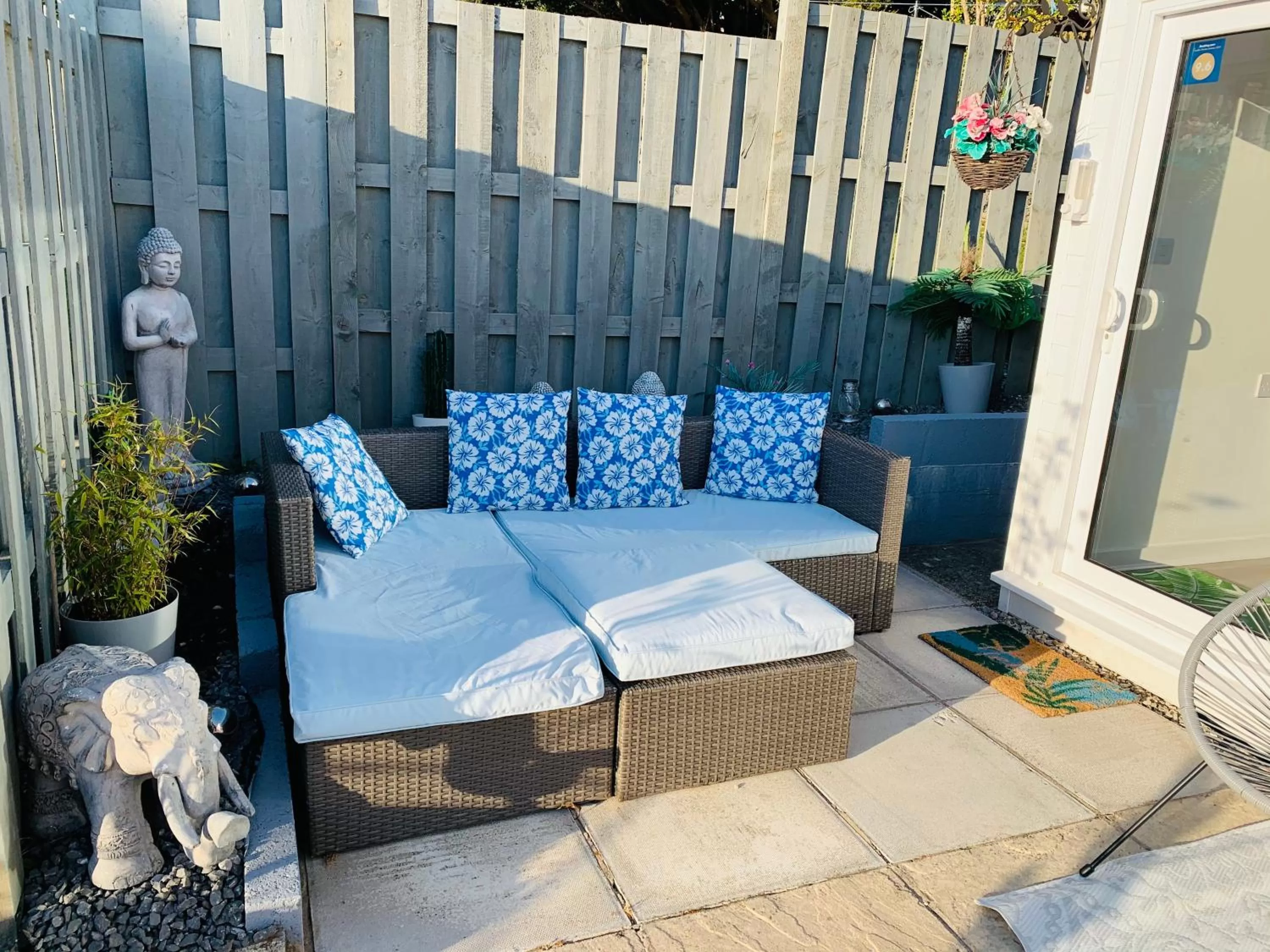 Nicolas Devon air bed and breakfast