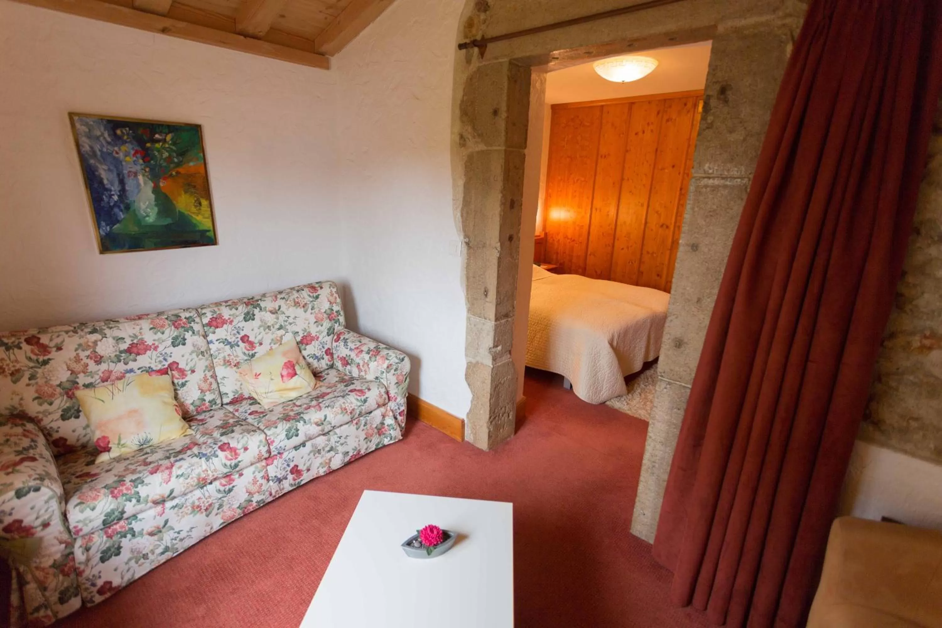 Bed in HOTEL de la Truite & SPA Le petit Nautilus