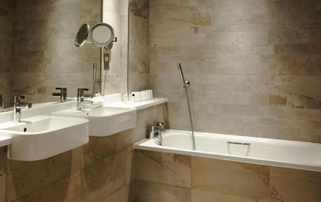 Restaurant/places to eat in Trout Hotel