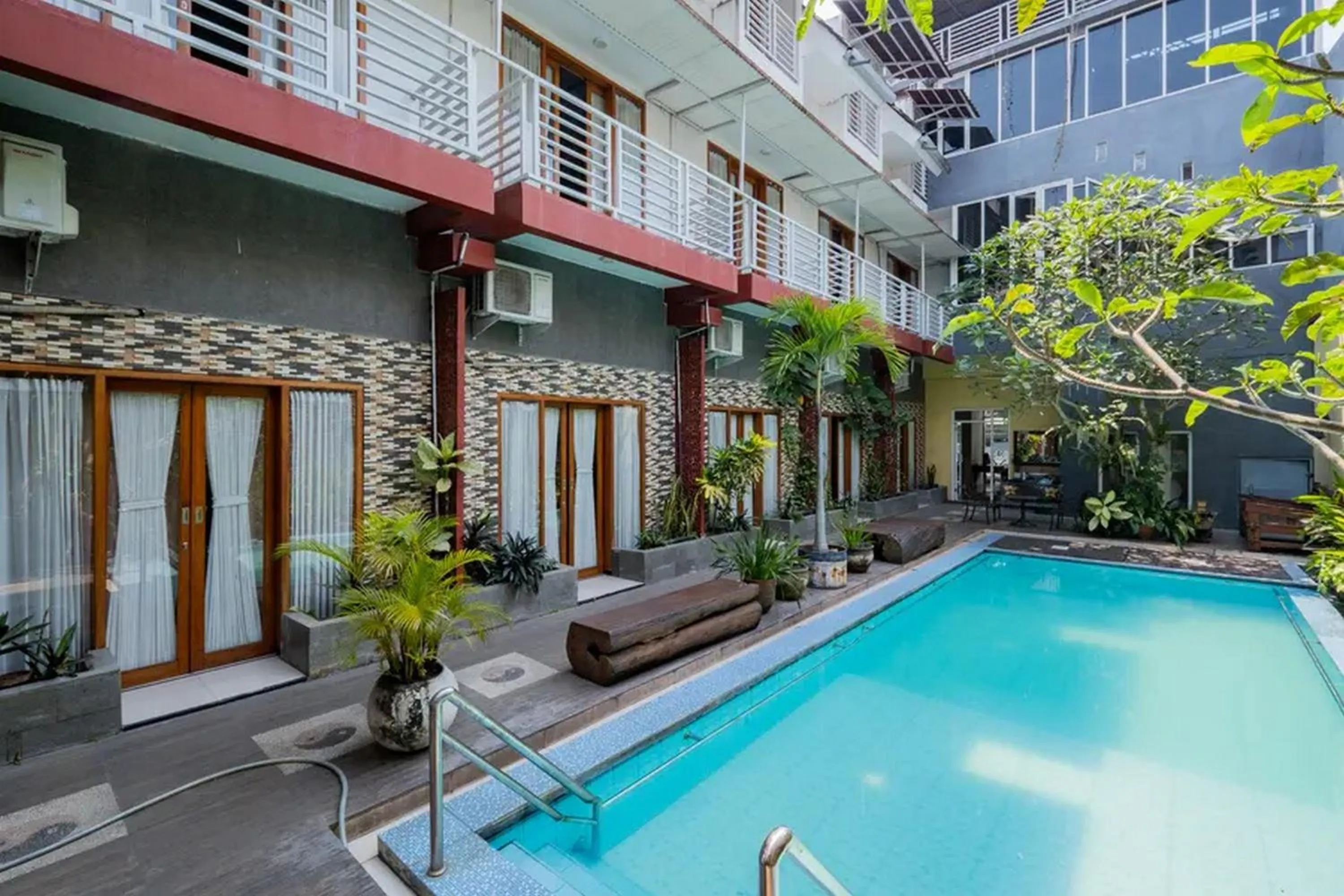 Swimming pool in RedDoorz Premium @ Jalan Cengkeh Malang