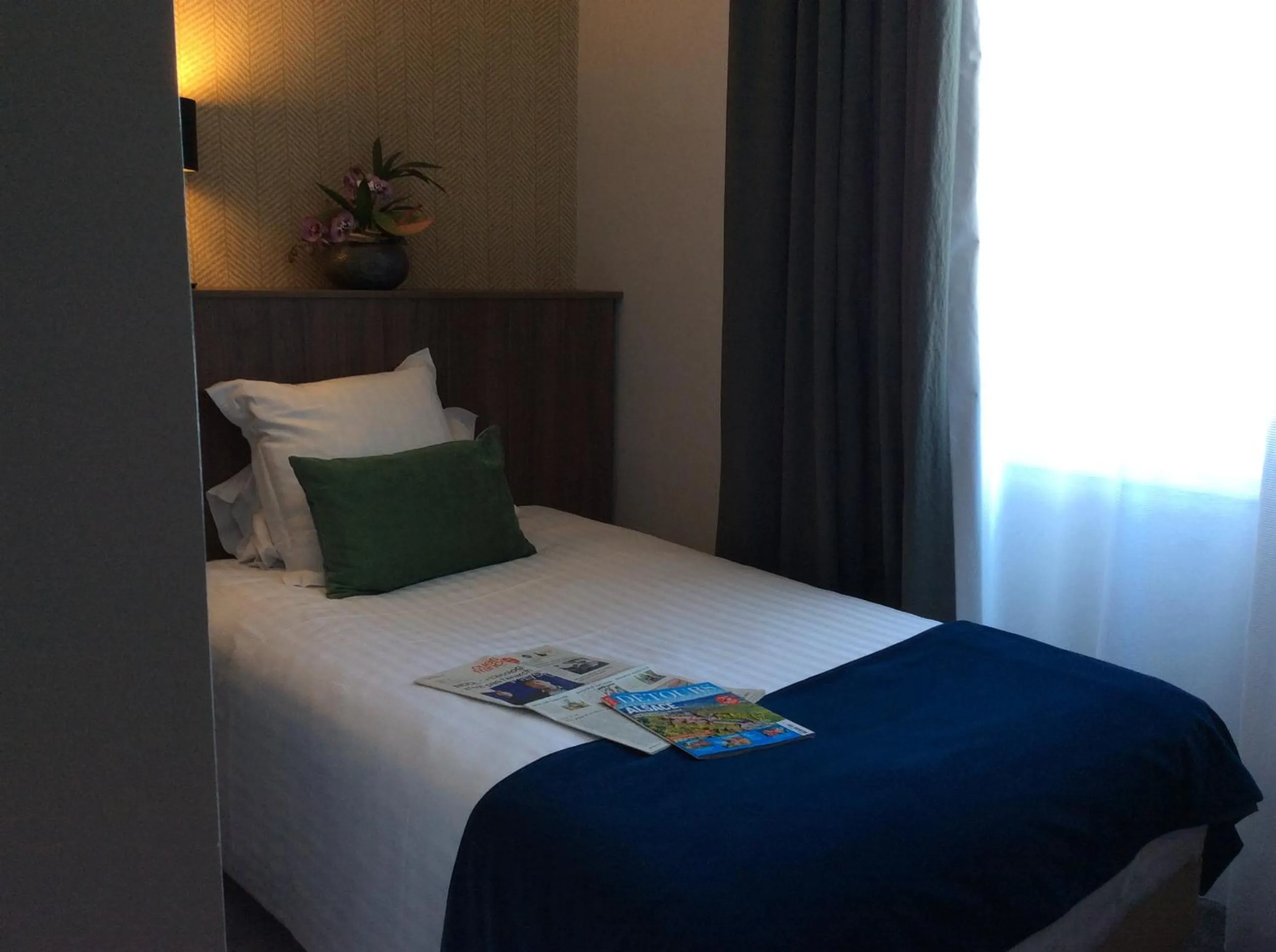 Bed in Best Western Le Duguesclin Hôtel-Restaurant