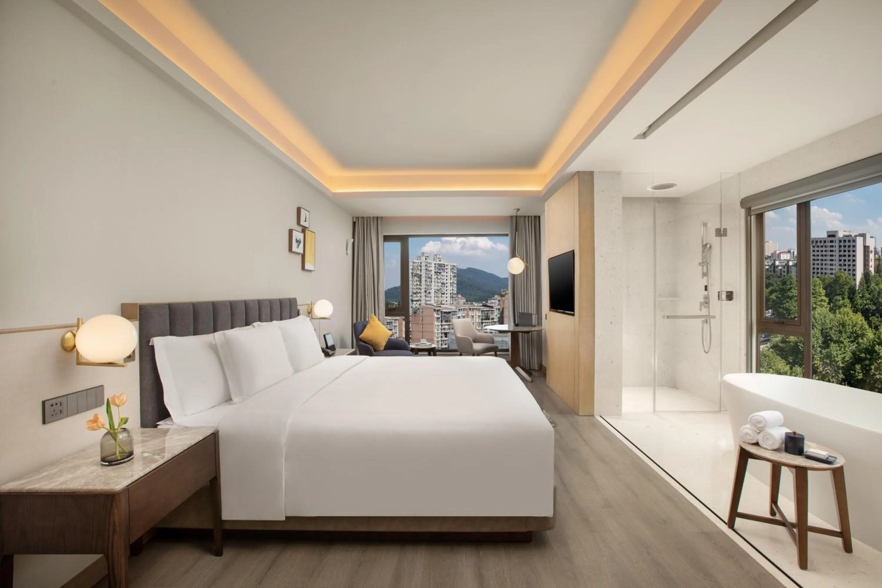 Photo of the whole room, Bed in voco Nanjing Oriental Pearl