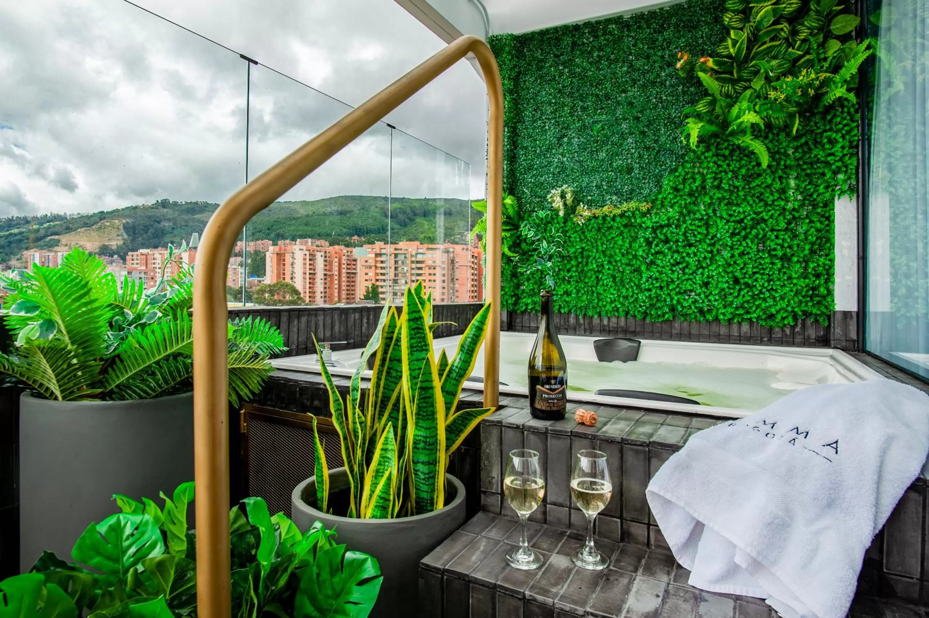 Hot Tub in Hemma Bogotá Country Luxury Suites Hotel