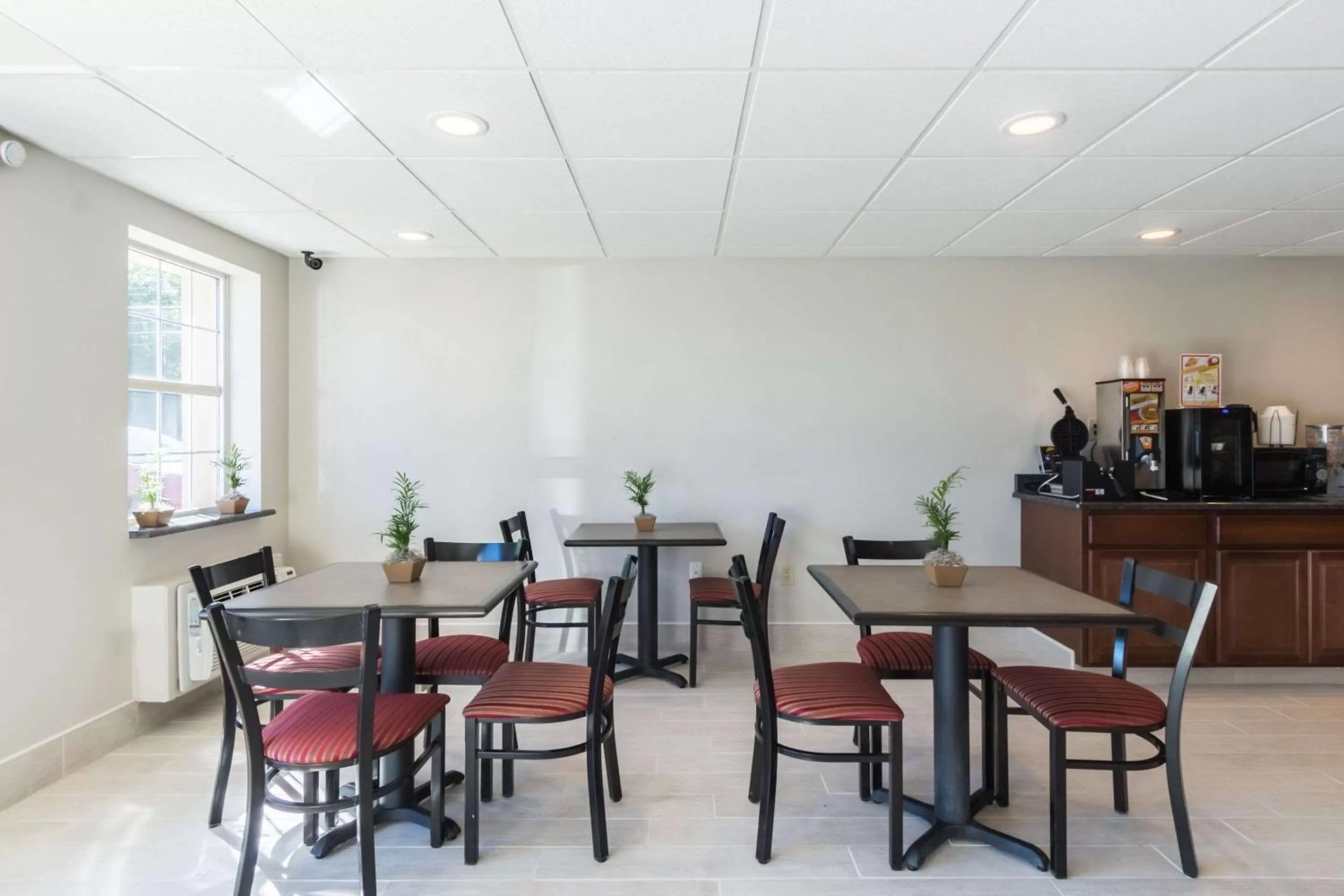 Restaurant/places to eat in Econo Lodge Harrisburg - Southwest of Hershey Area