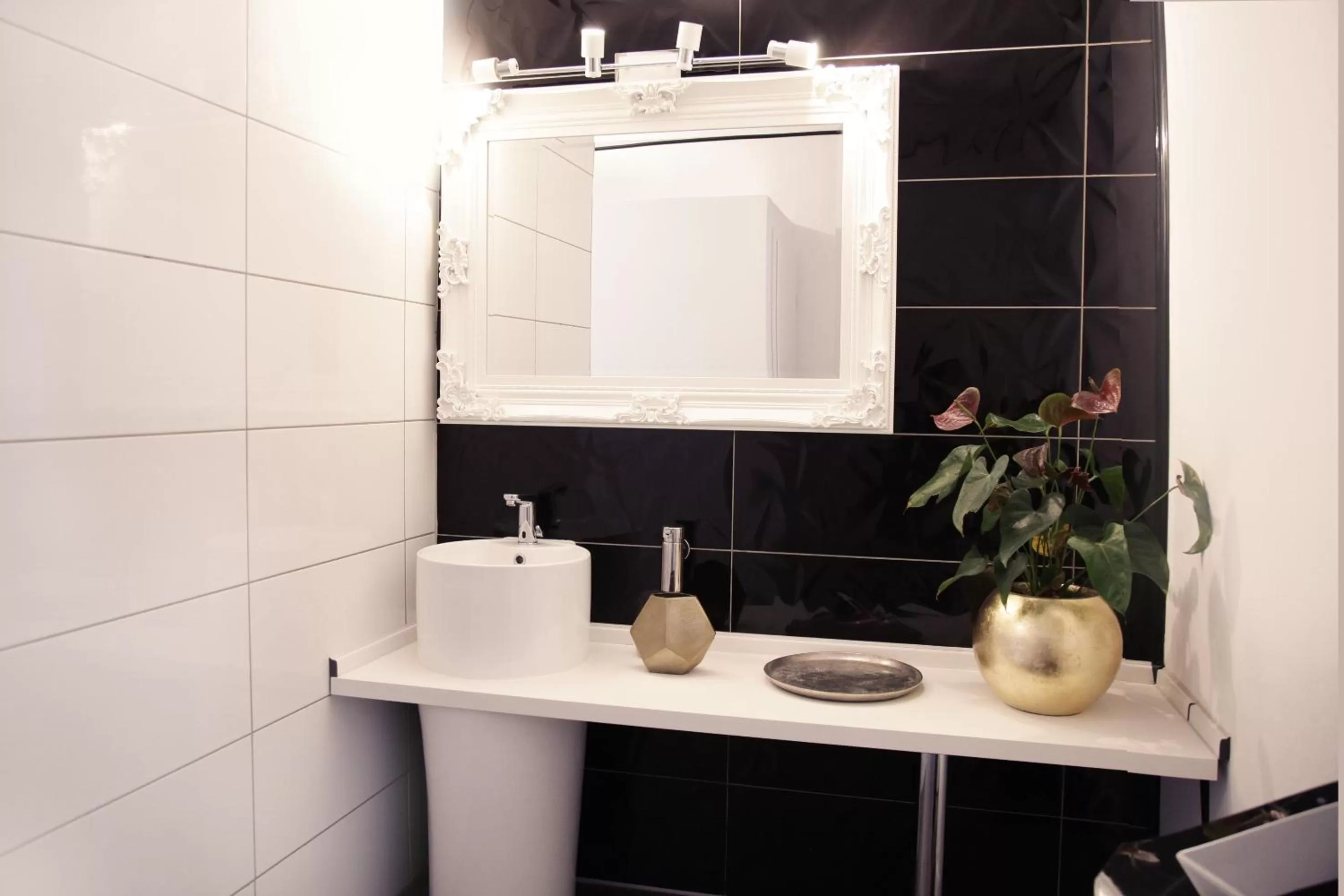 Other in Les Nations