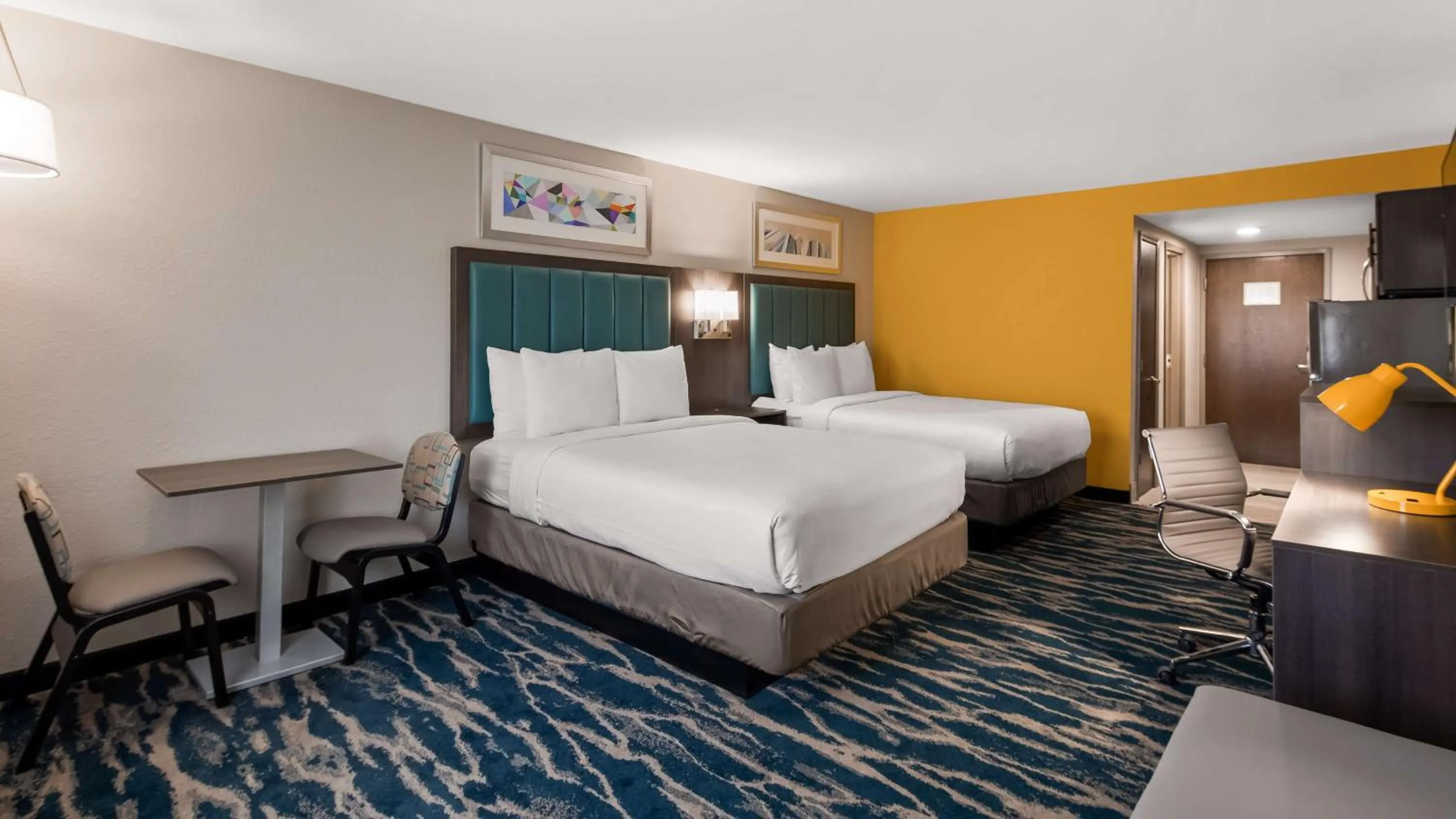 Photo of the whole room, Bed in Best Western Plus Executive Residency Nashville