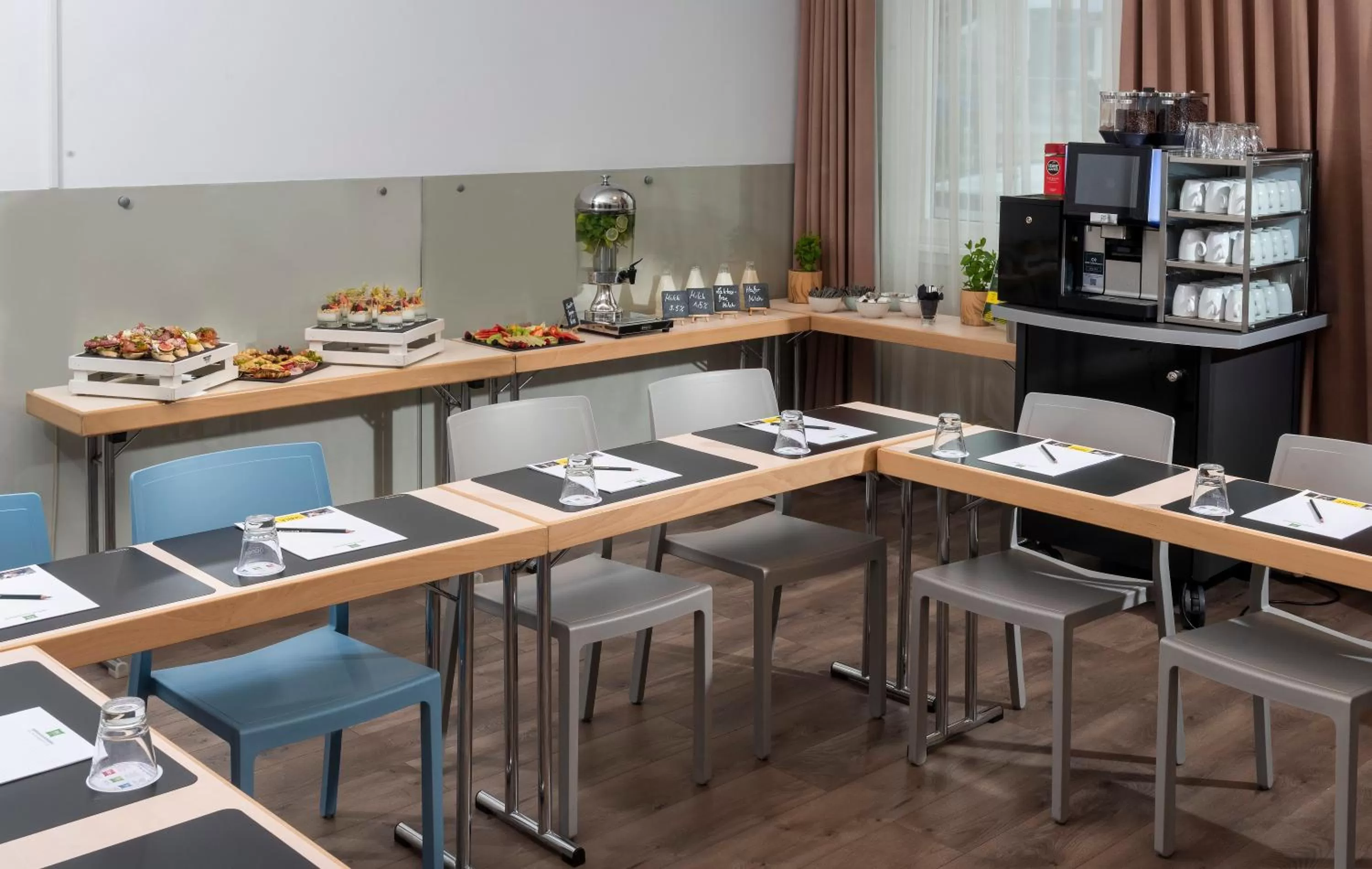 Meeting/conference room in ibis Styles Berlin Treptow