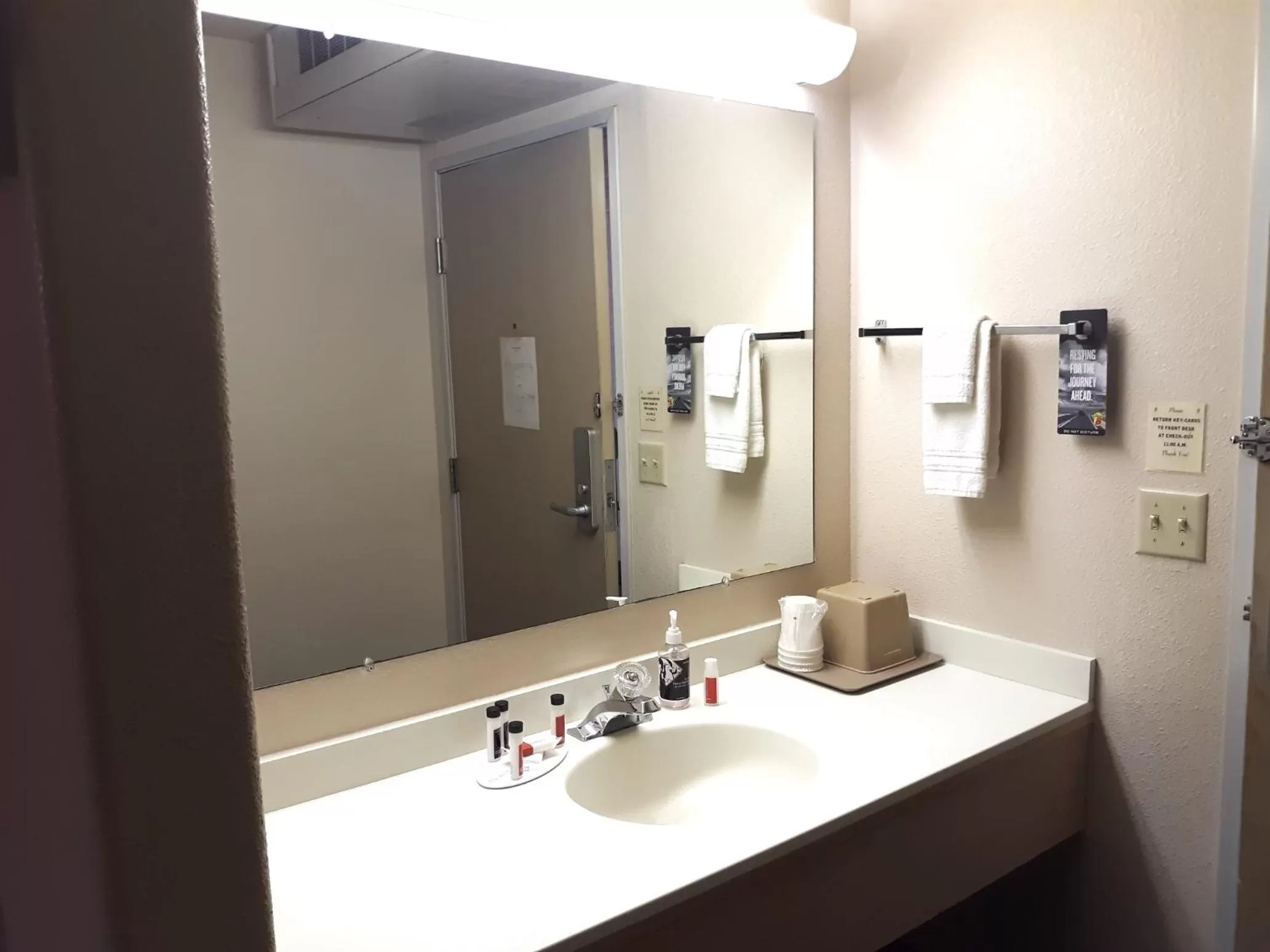 Super 8 by Wyndham Hamilton