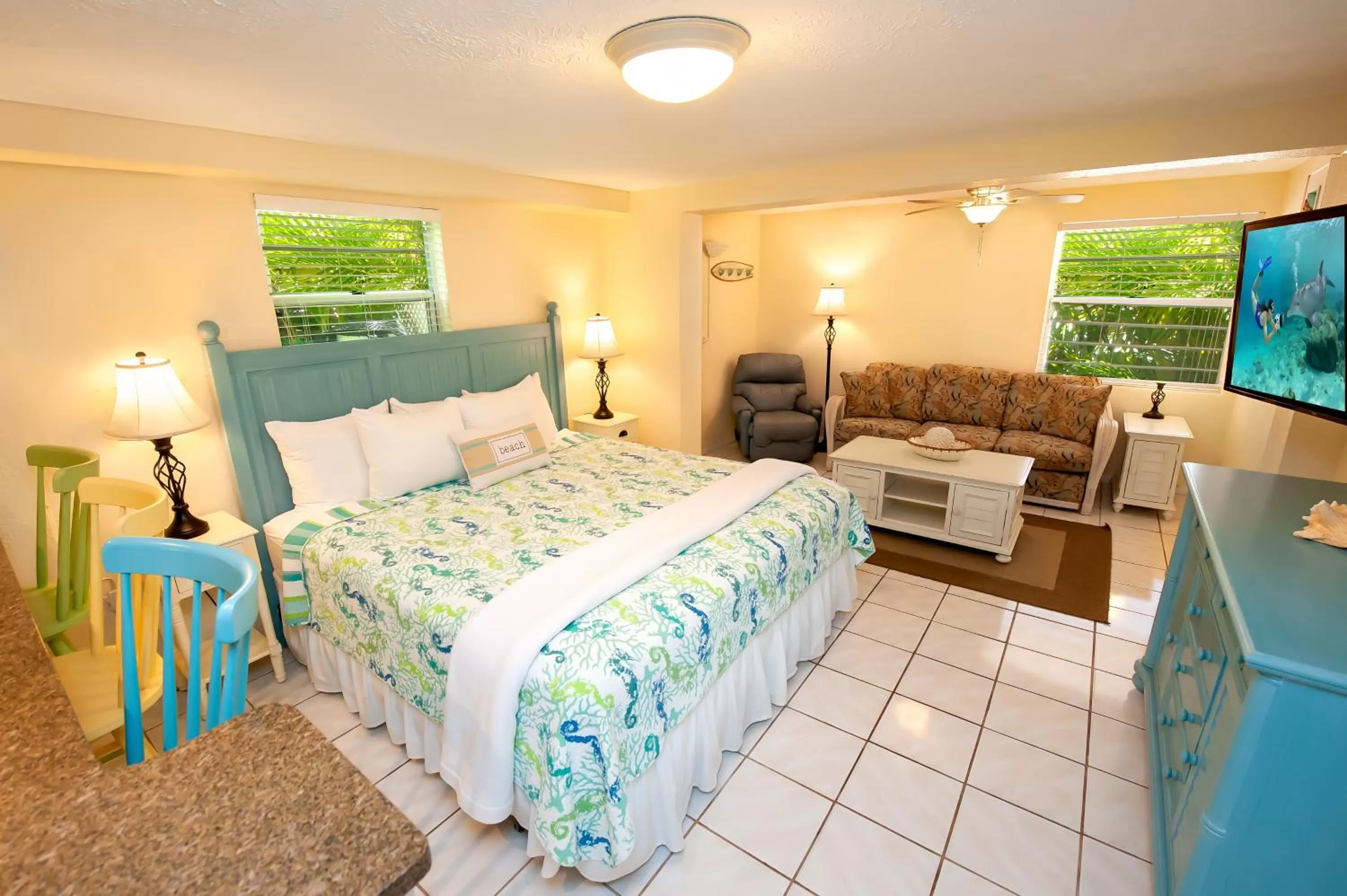 Photo of the whole room, Bed in Cedar Cove Resort & Cottages