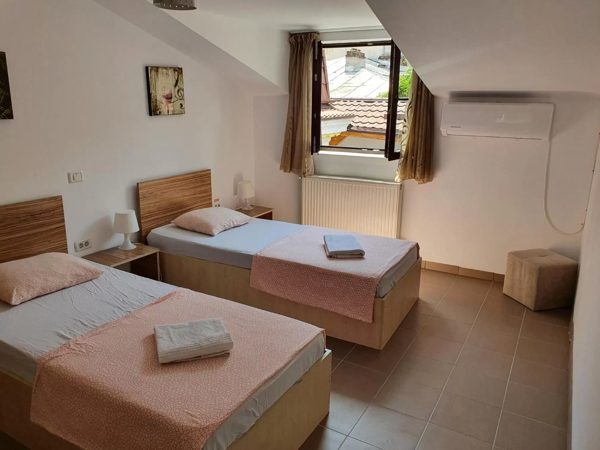 Deluxe Twin Room in Piata Uniri Cozy Inn