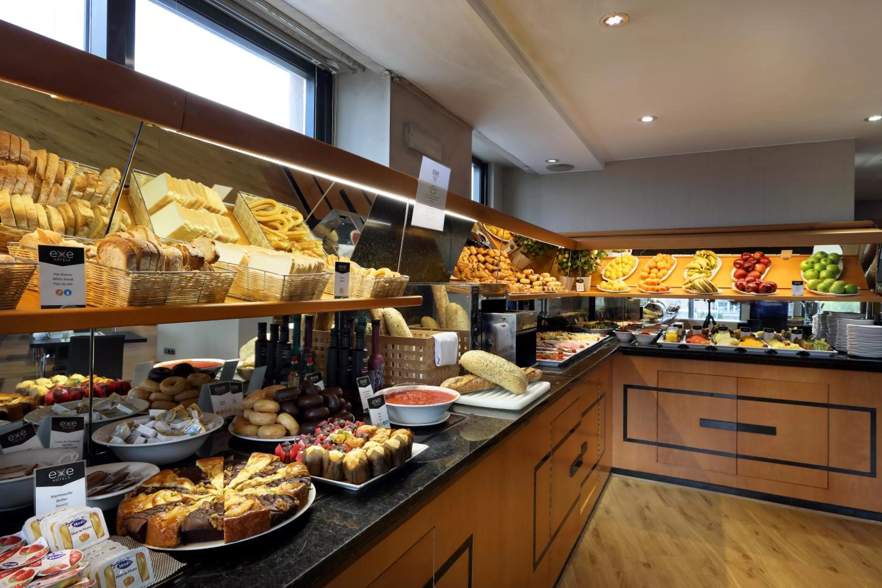 Food and drinks in Exe Plaza