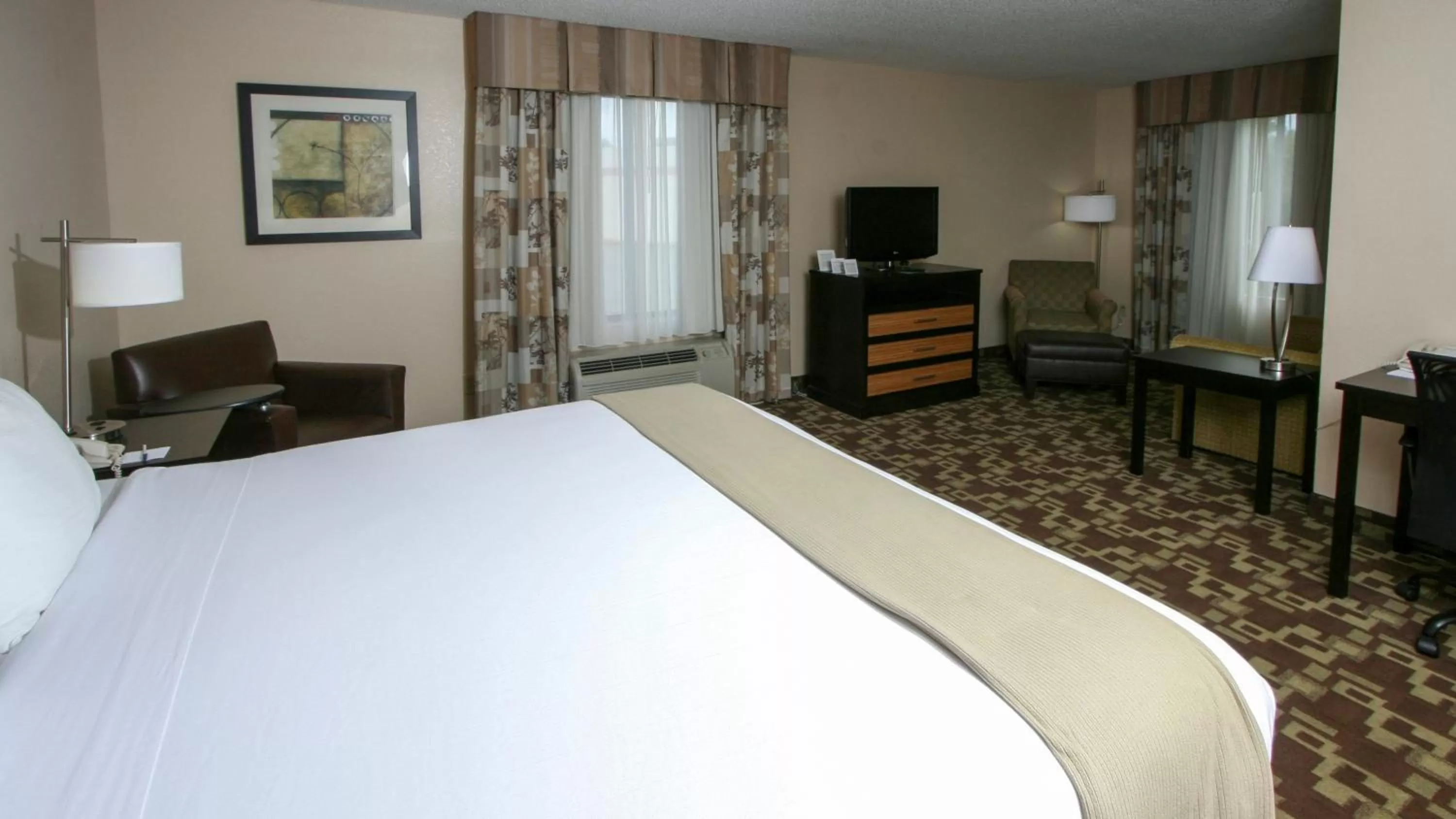 Bed in Country Inn & Suites by Radisson, Shelby, NC