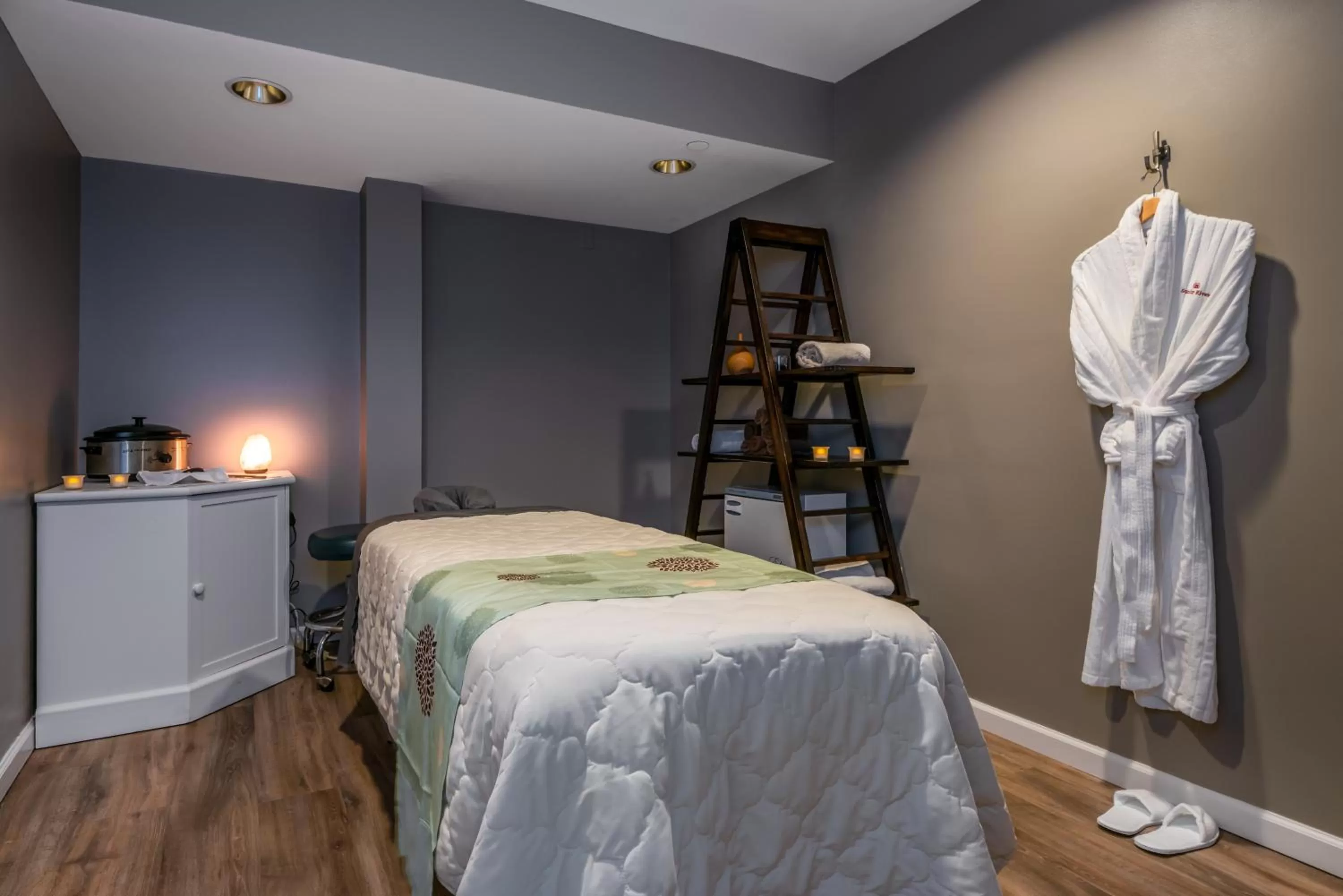 Massage, Bed in Jordan Hotel