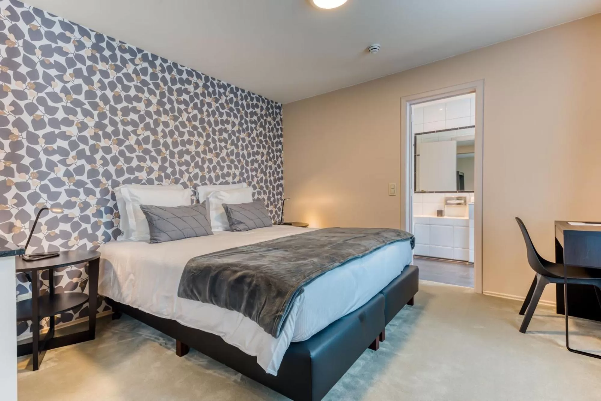 Bed in Hôtel Imperi'Ale