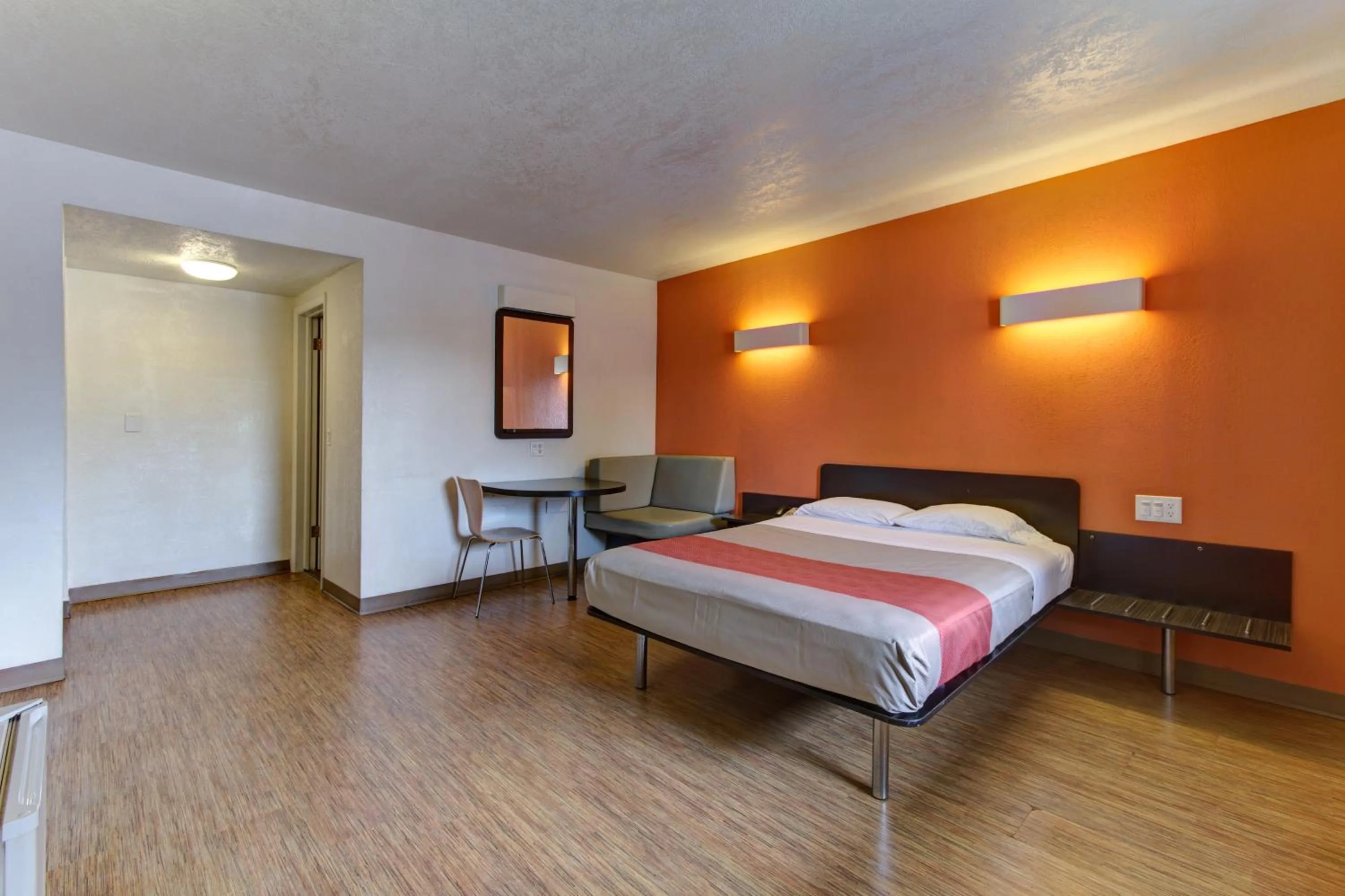 Bedroom, Bed in Motel 6-Richfield, OH