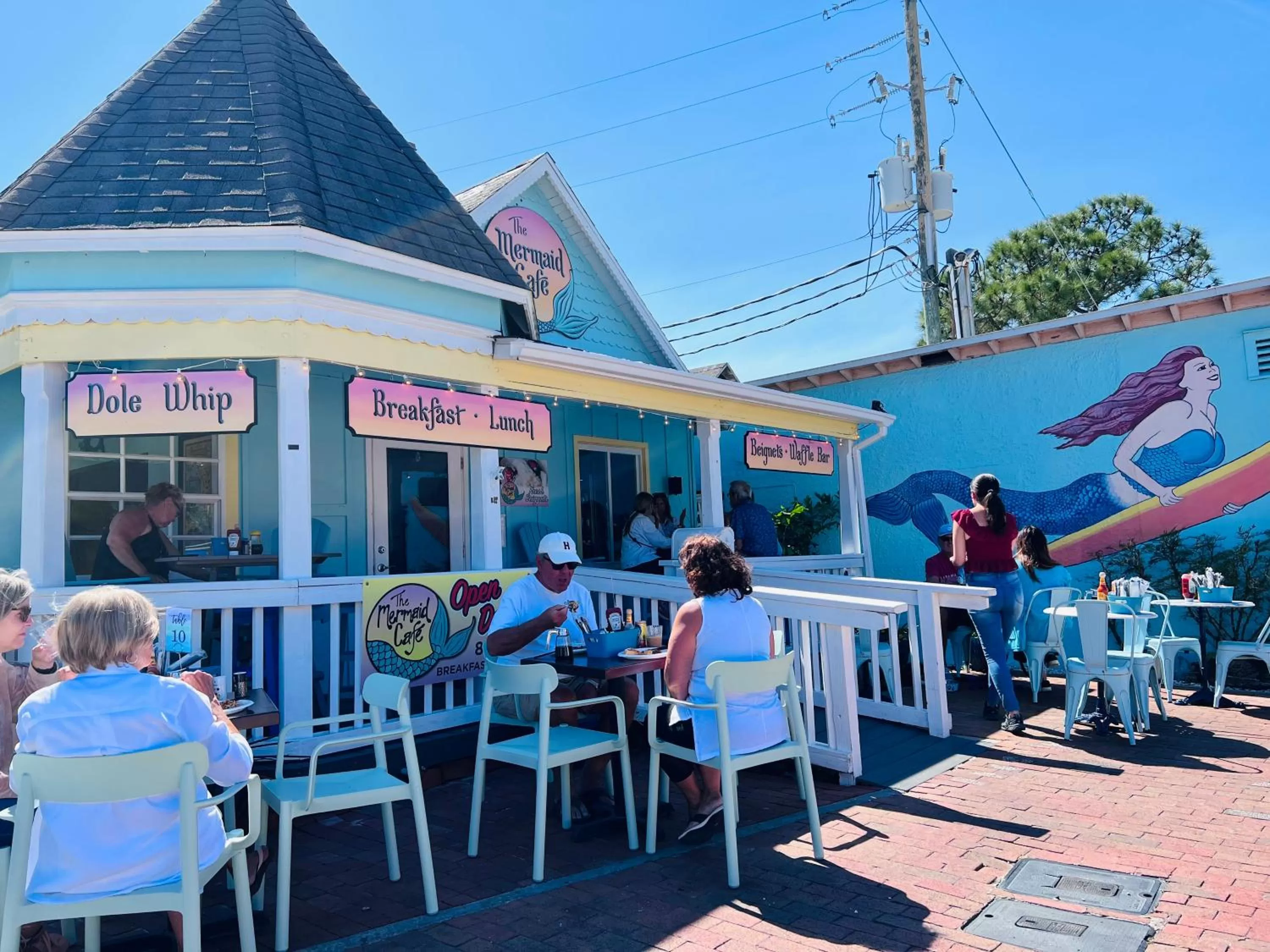 Restaurant/places to eat in The Riverview Hotel - New Smyrna Beach