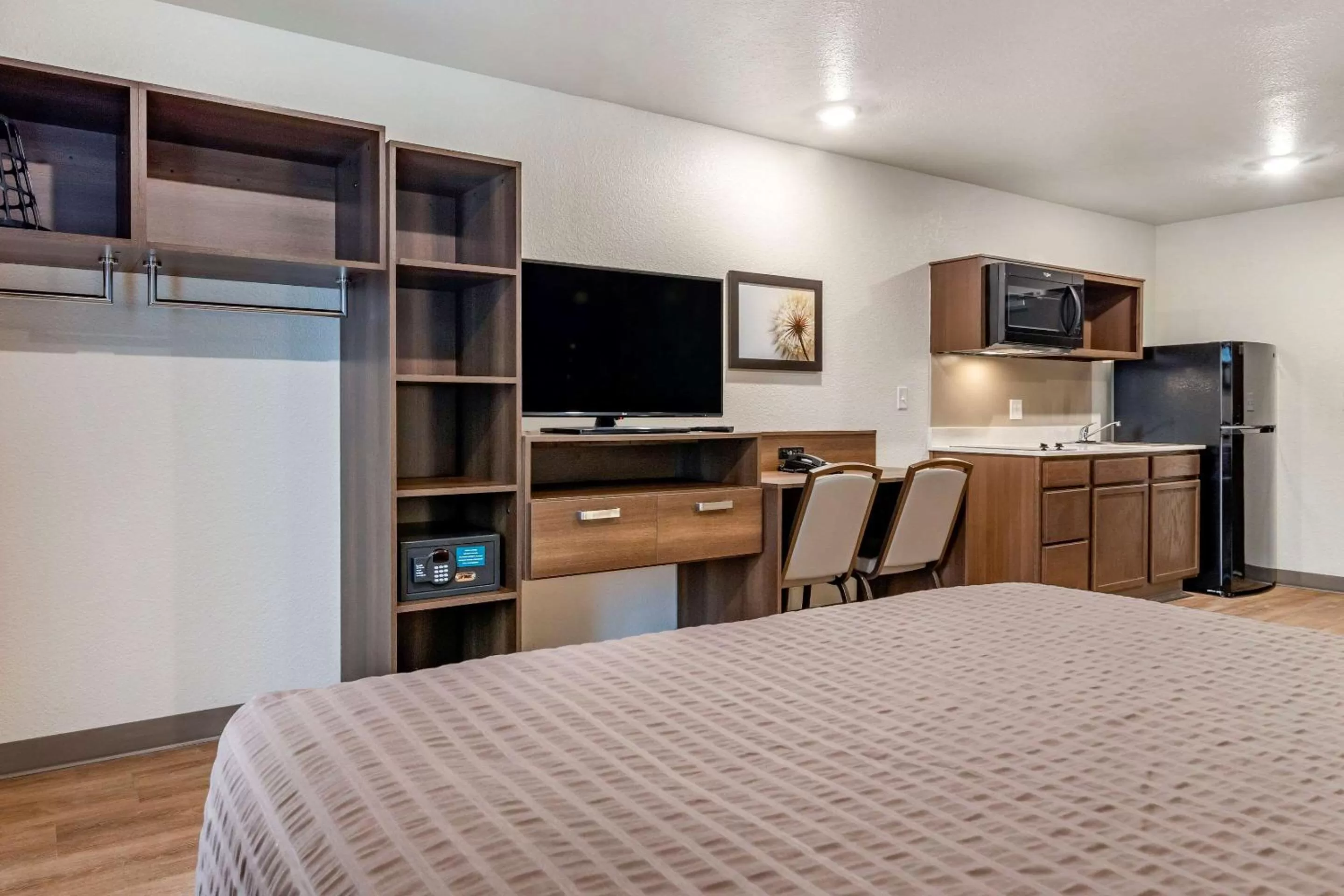 Photo of the whole room in WoodSpring Suites Brunswick