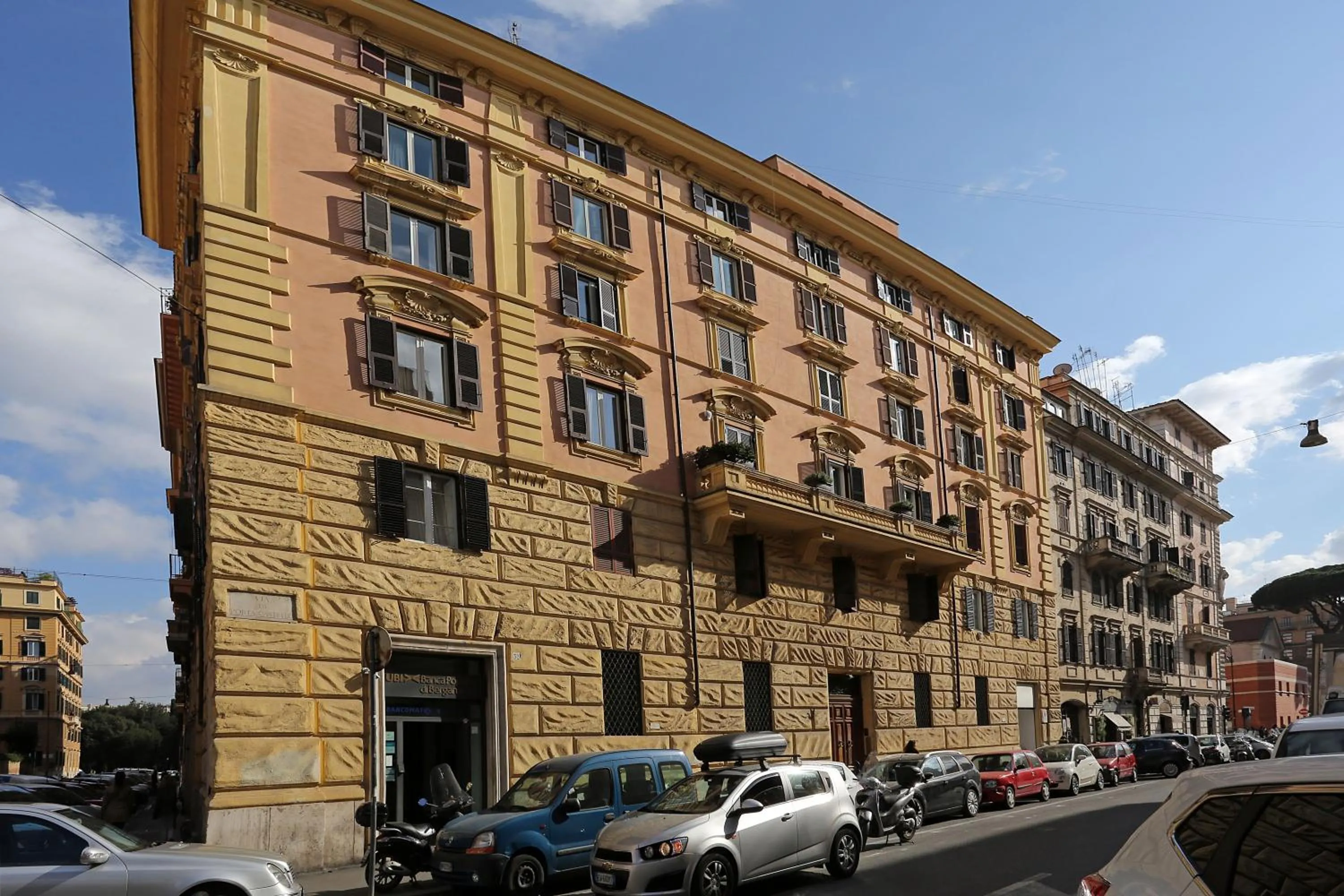 Property building in Capricci Romani