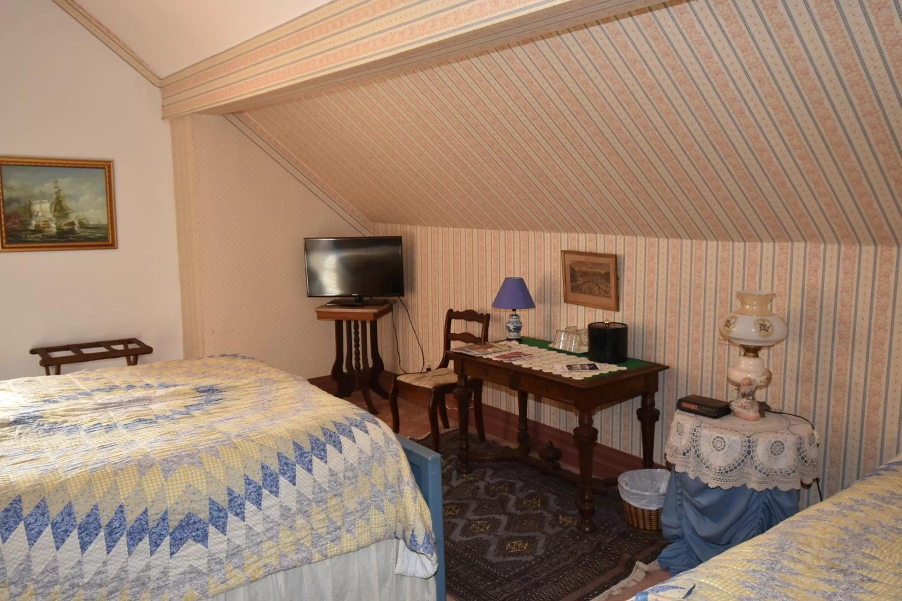 Decorative detail, Bed in Corners Mansion Inn - A Bed and Breakfast