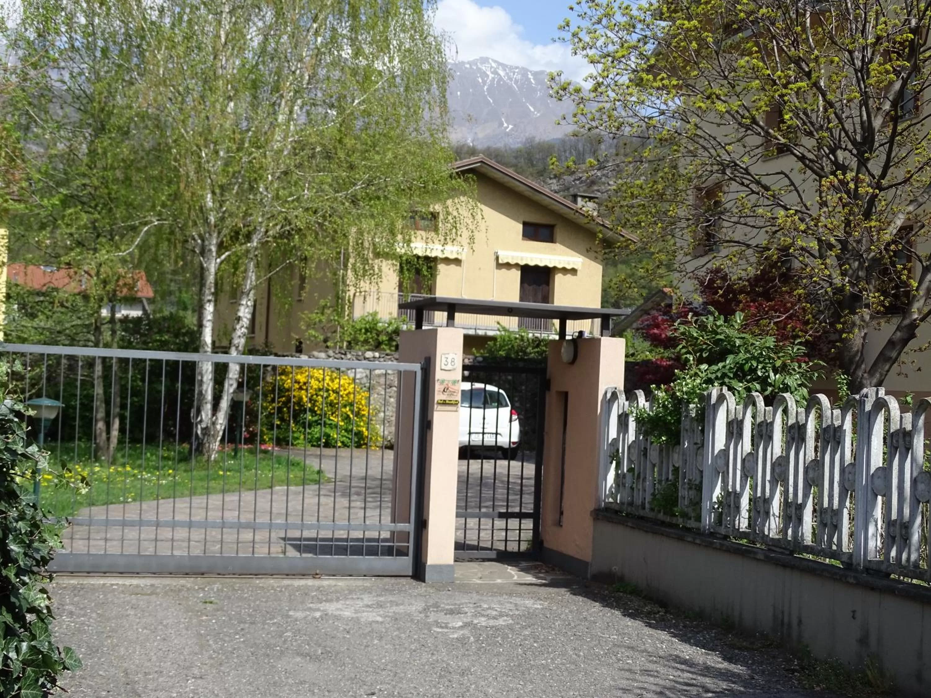 Facade/entrance in La casa di Clara