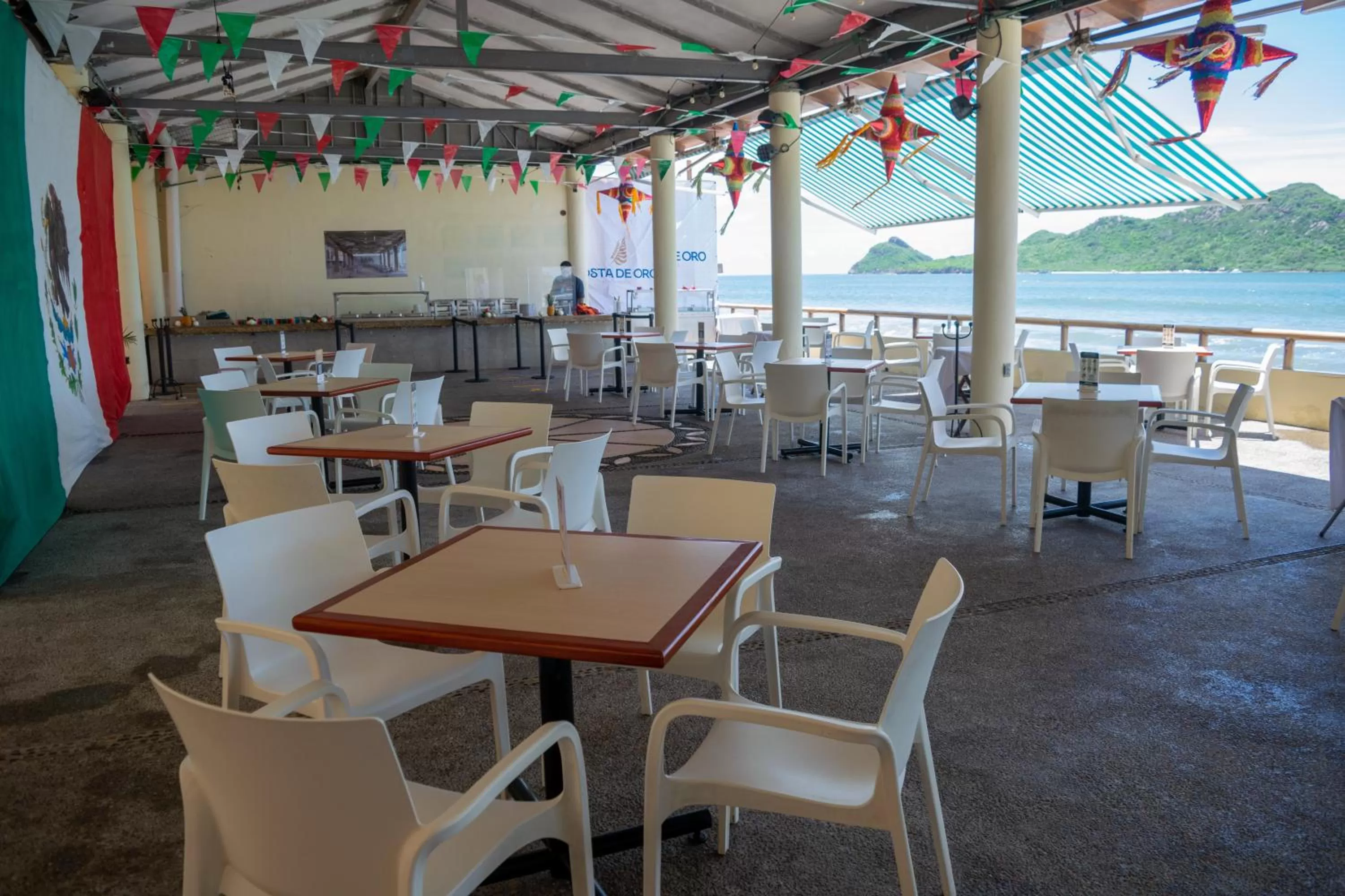 Restaurant/places to eat in Costa de Oro Beach Hotel