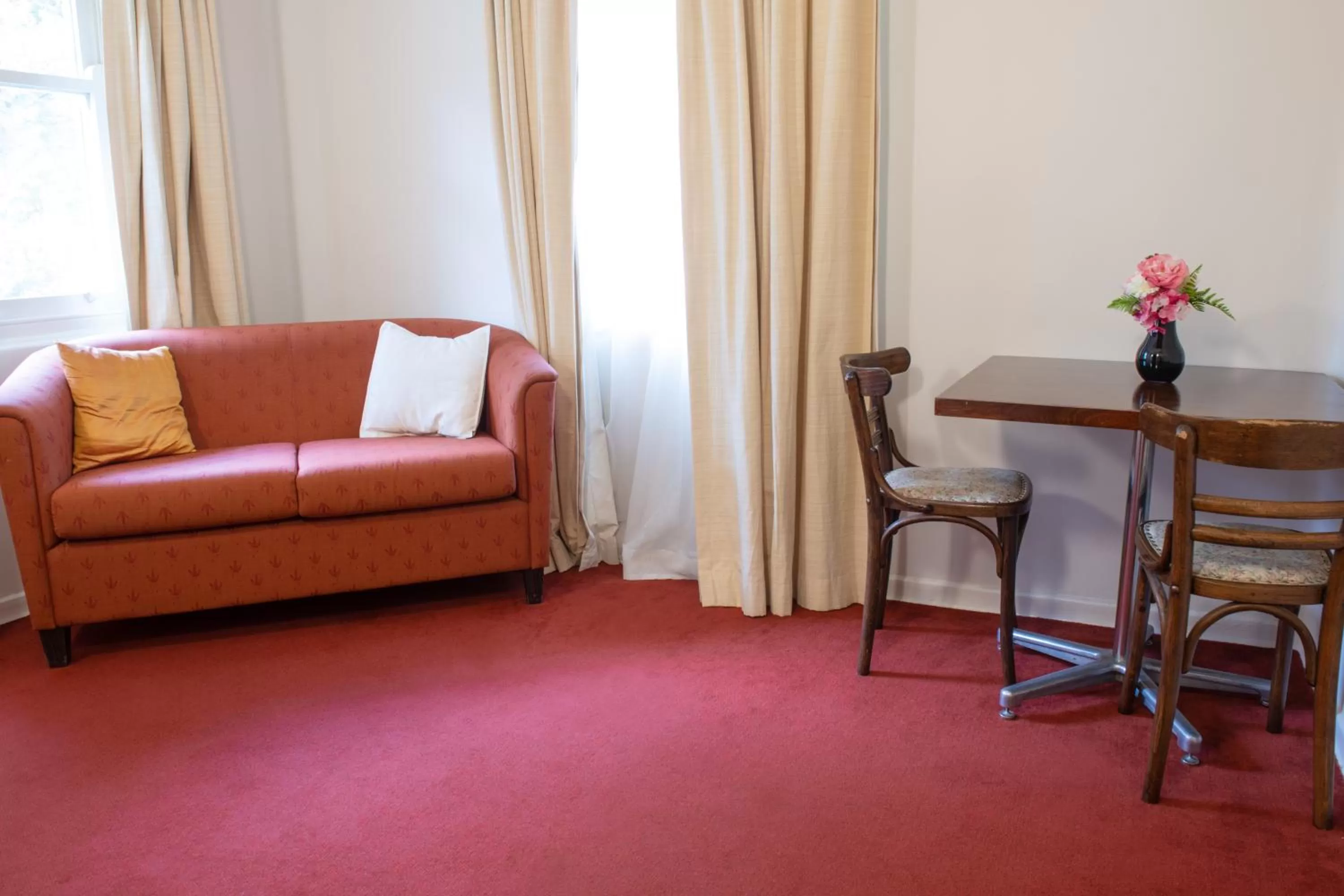 Living room in Linaker Art Deco Motel