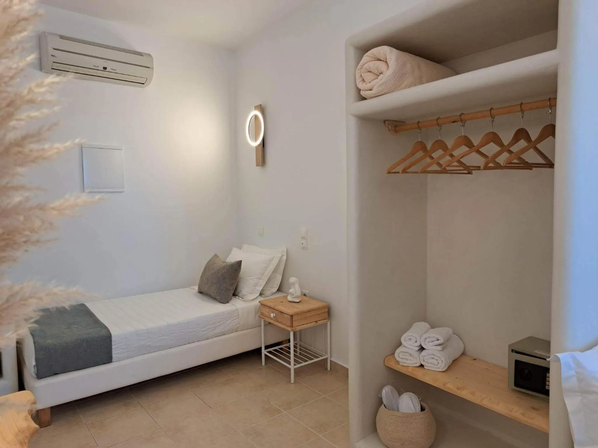 Bed in Amerisa Suites & Villa