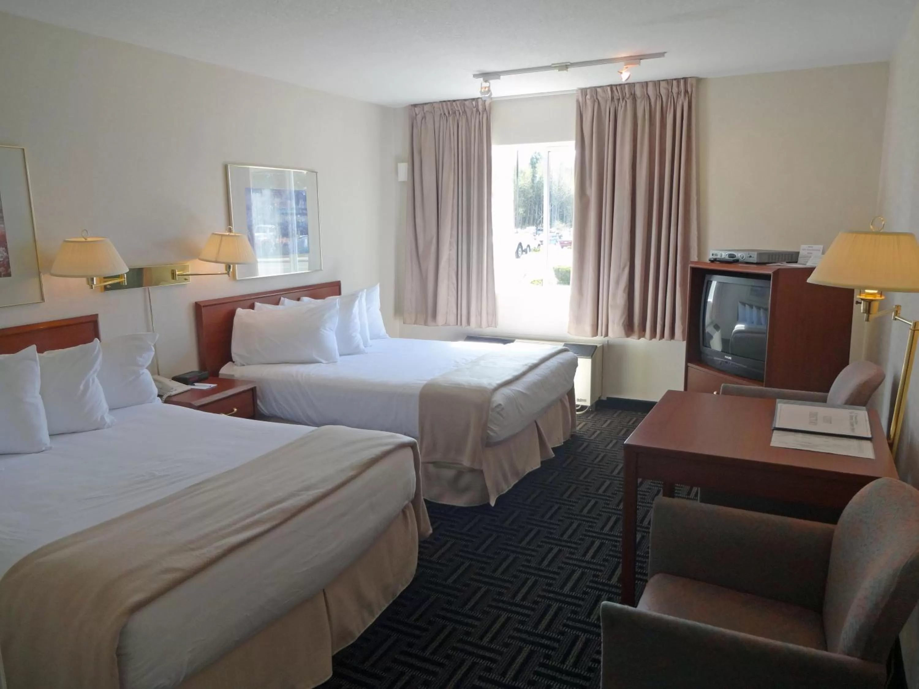 Standard Double Room with Two Double Beds in Powell River Town Centre Hotel