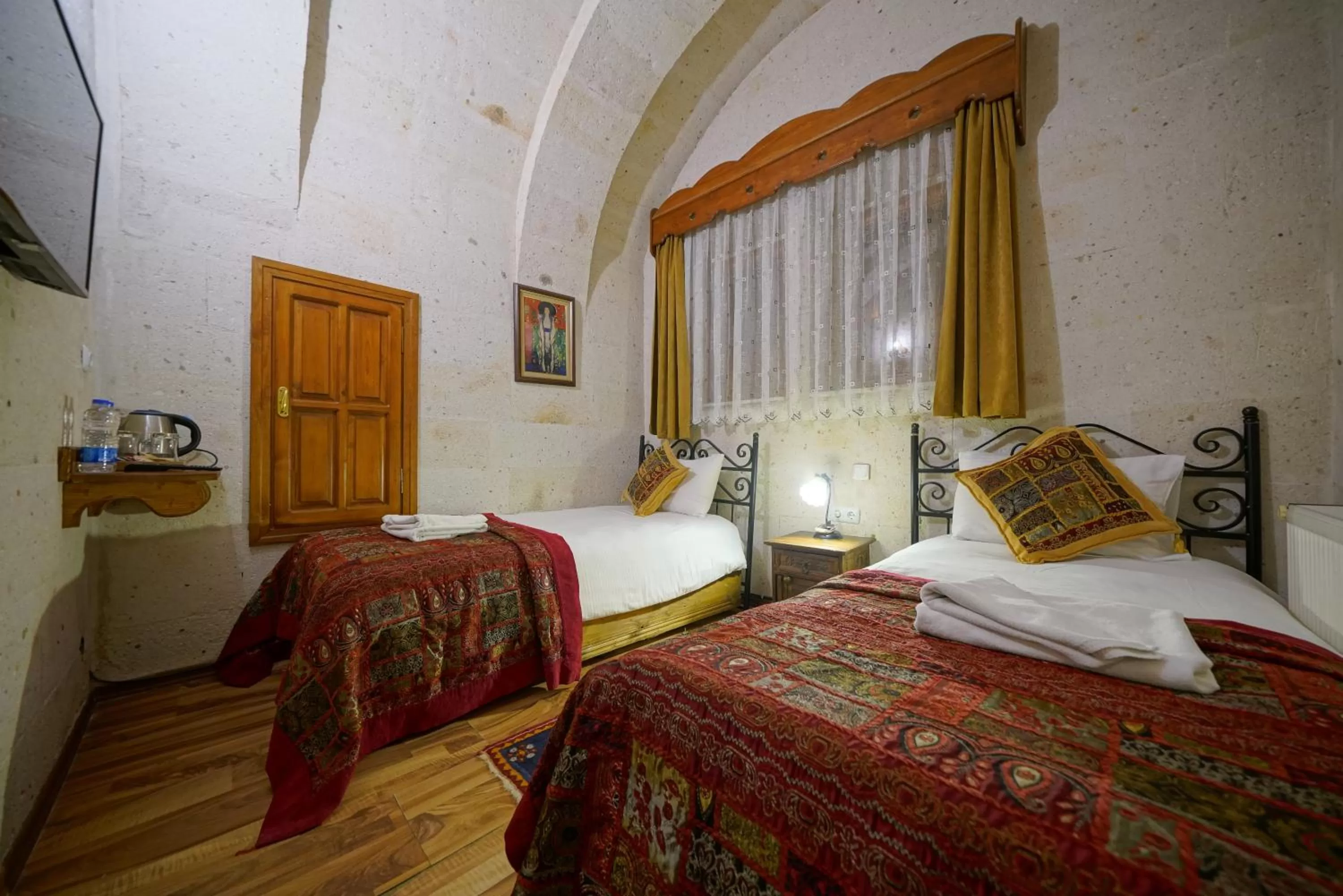 Photo of the whole room, Bed in Arch Palace
