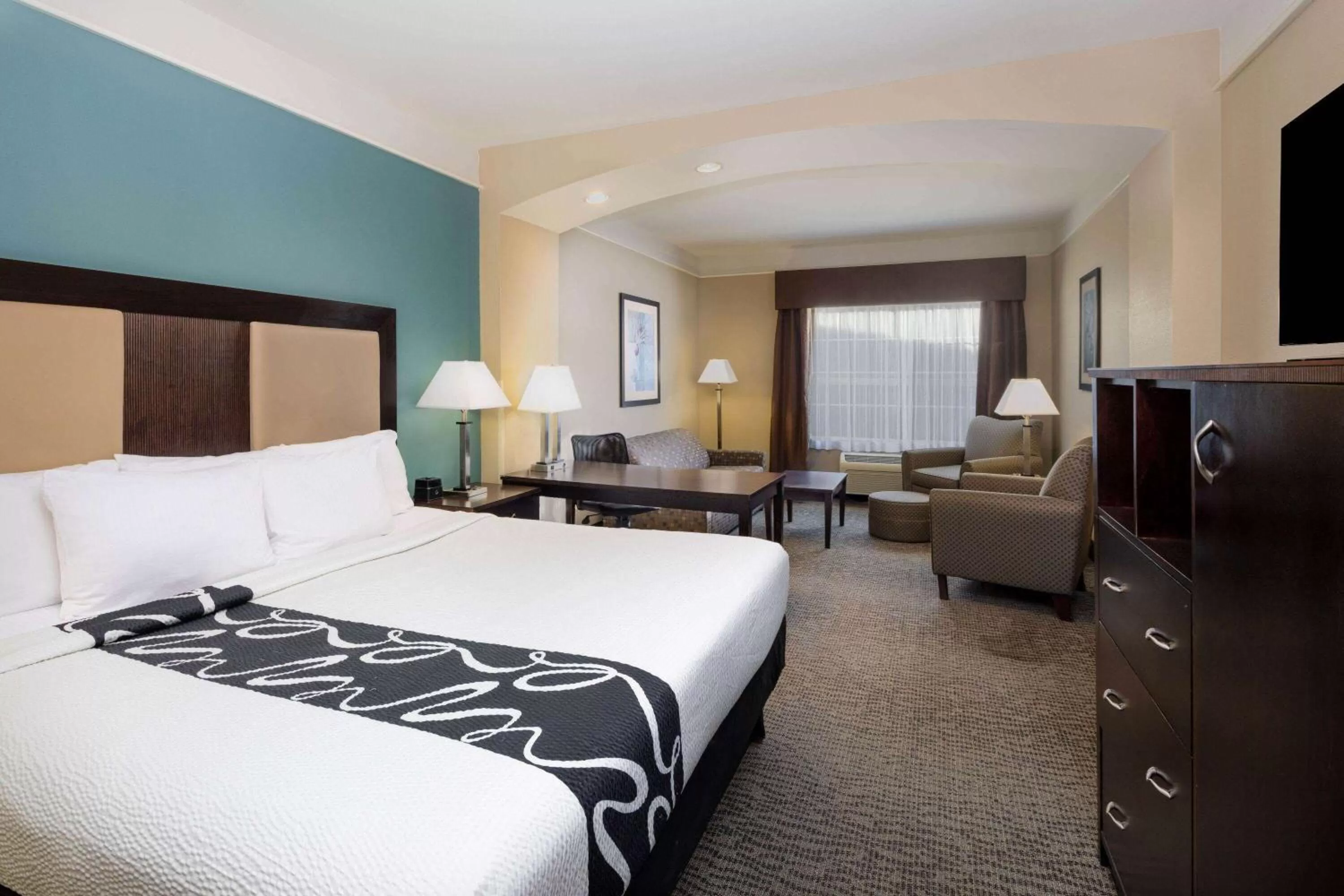Photo of the whole room, Bed in La Quinta by Wyndham Savannah Airport - Pooler
