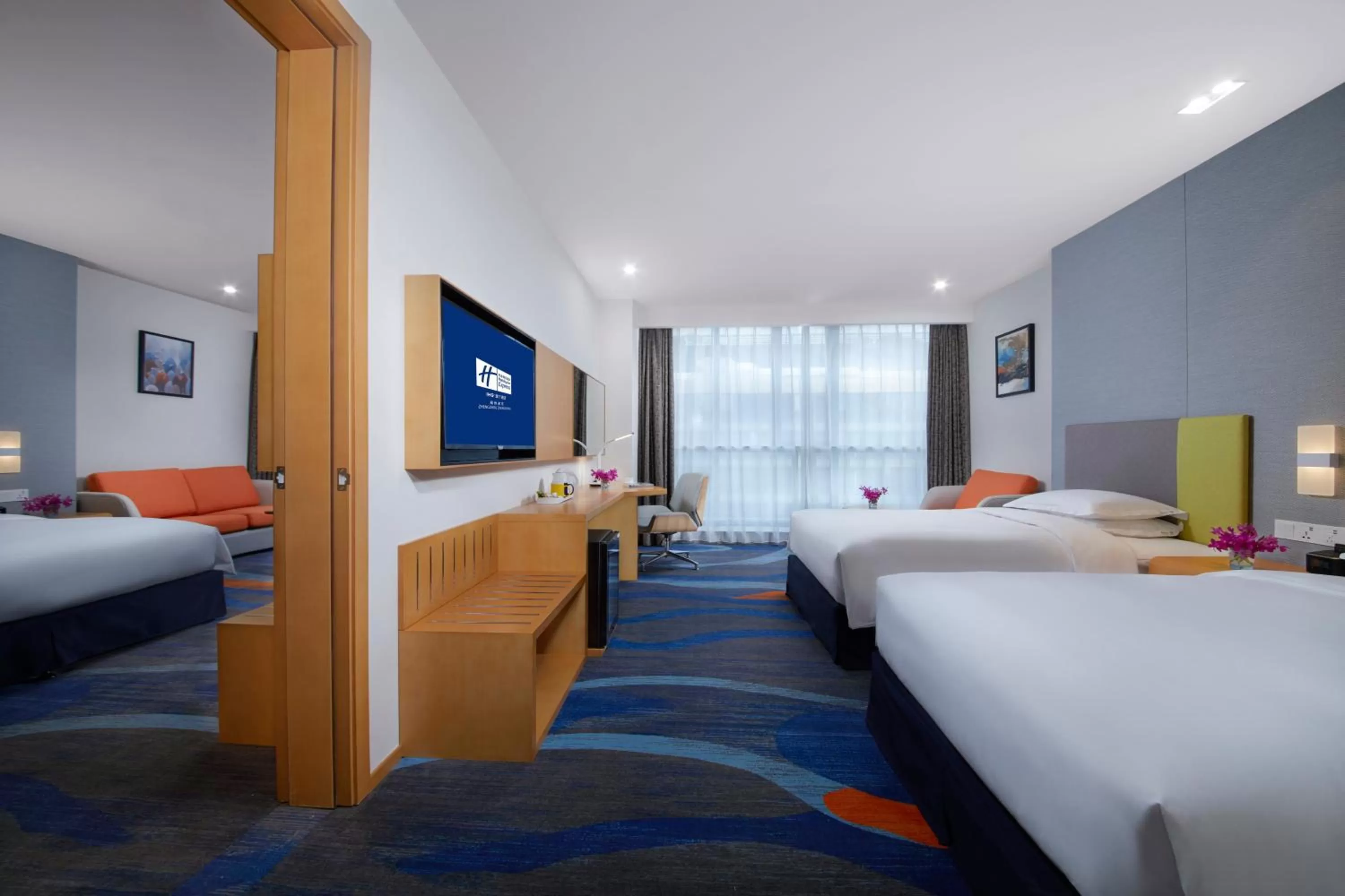 Photo of the whole room, Bed in Holiday Inn Express Zhengzhou Zhengdong by IHG