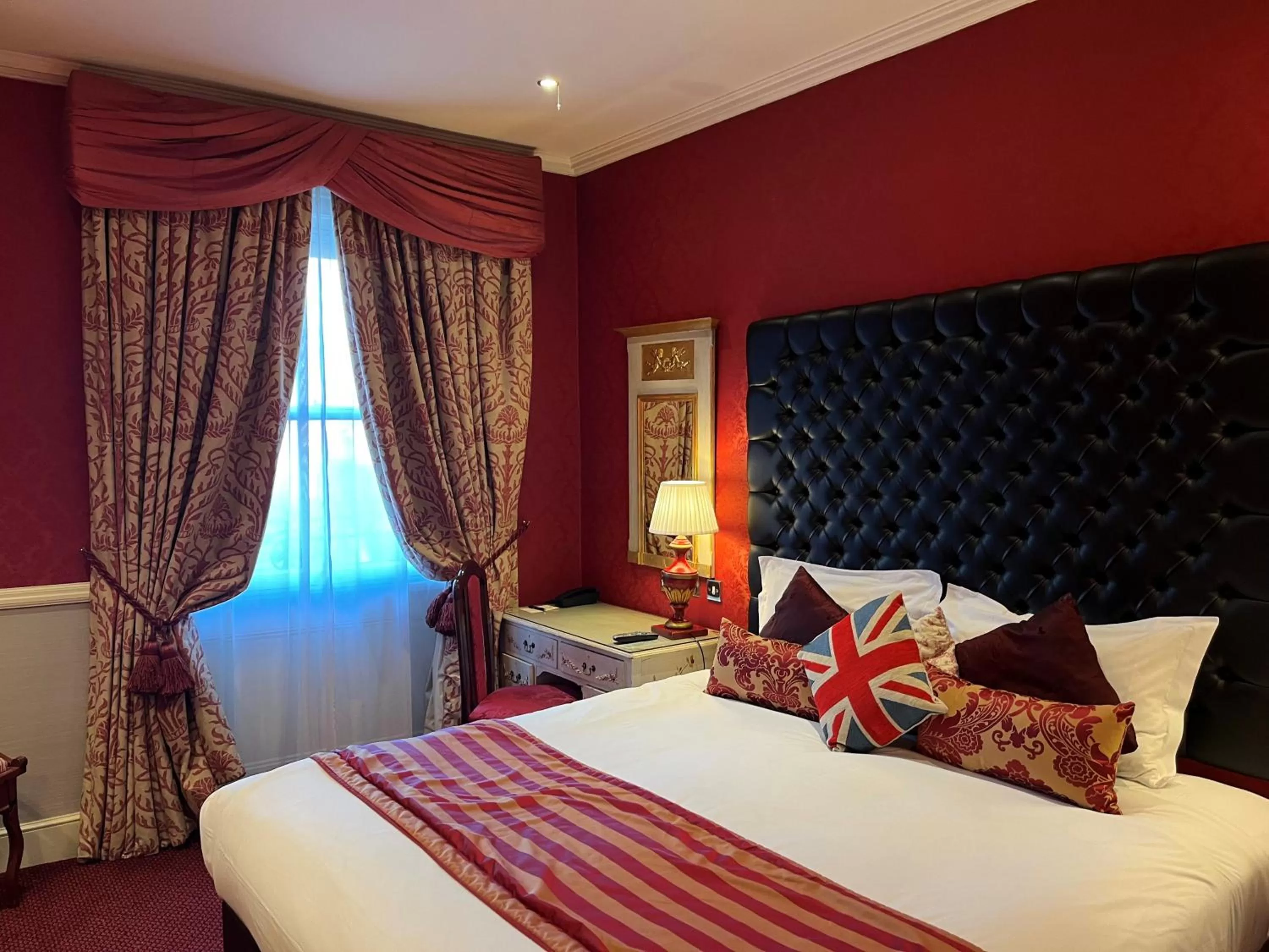 Bedroom, Bed in The Leonard Hotel