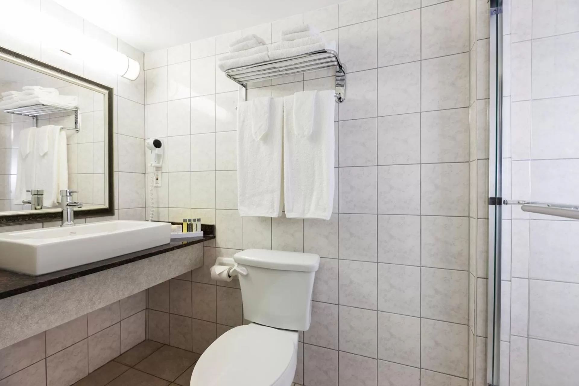 Bathroom in Hotel Espresso Montreal Centre-Ville / Downtown