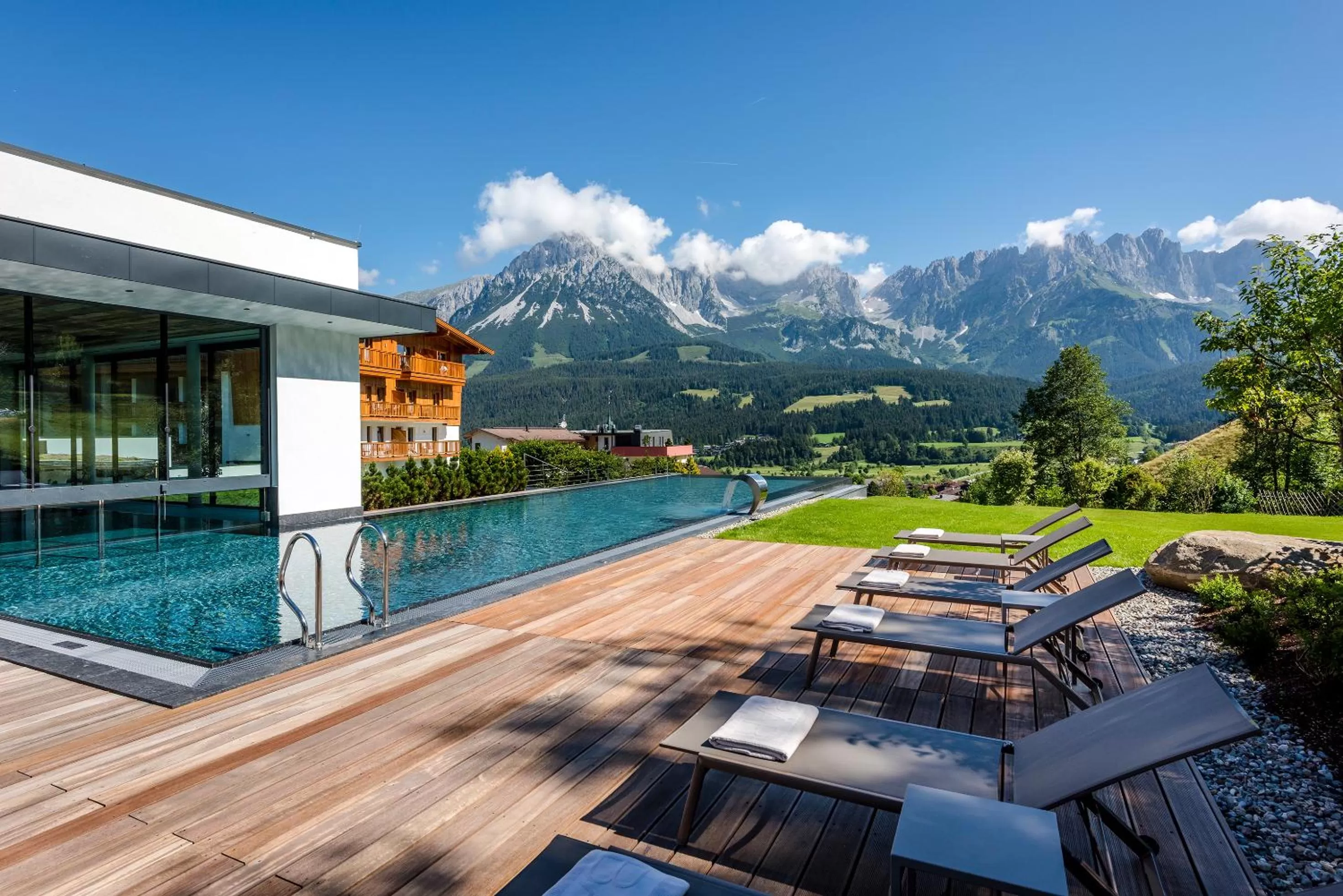 Swimming pool in Hotel Der Bär
