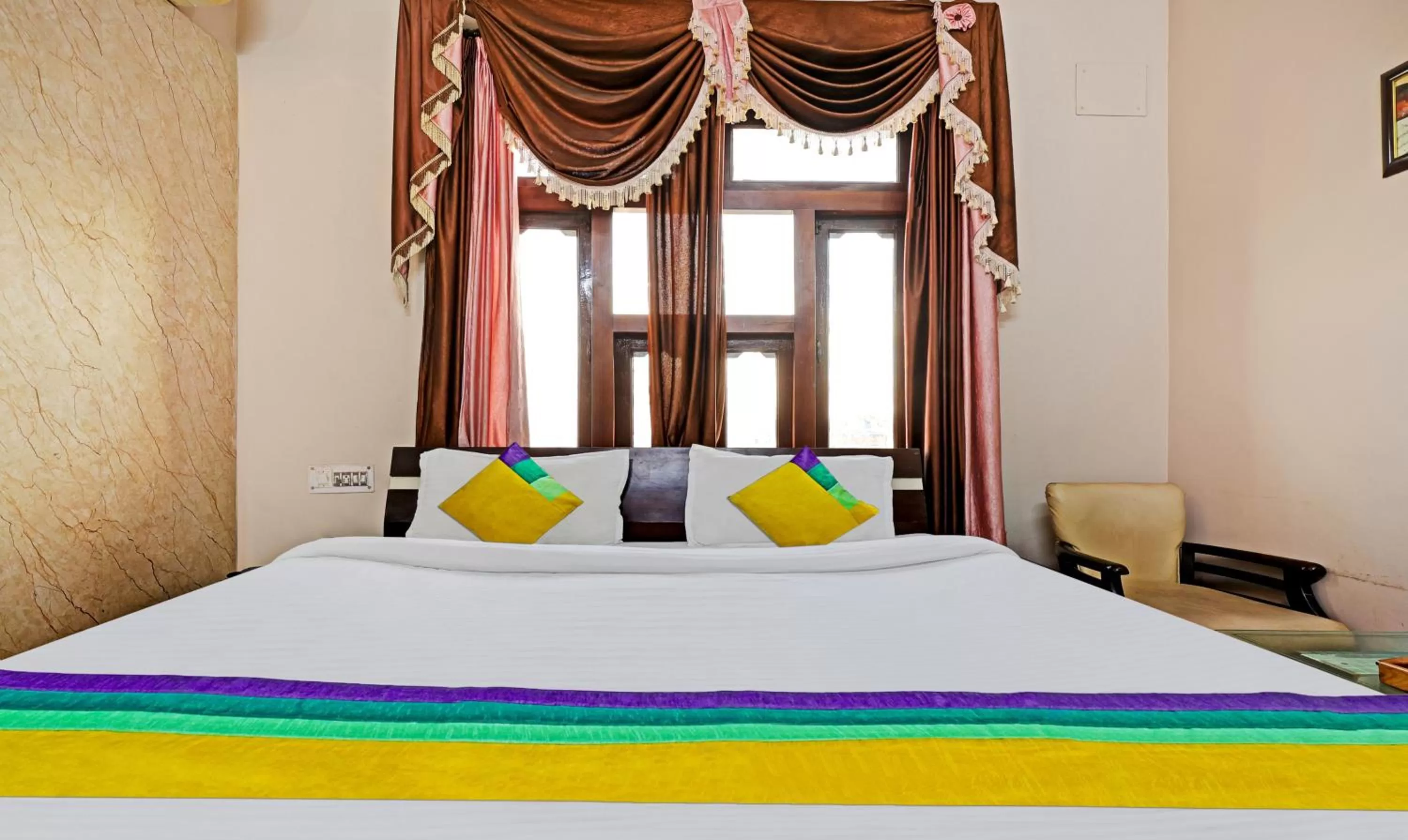 Bedroom, Bed in Itsy By Treebo - Friends