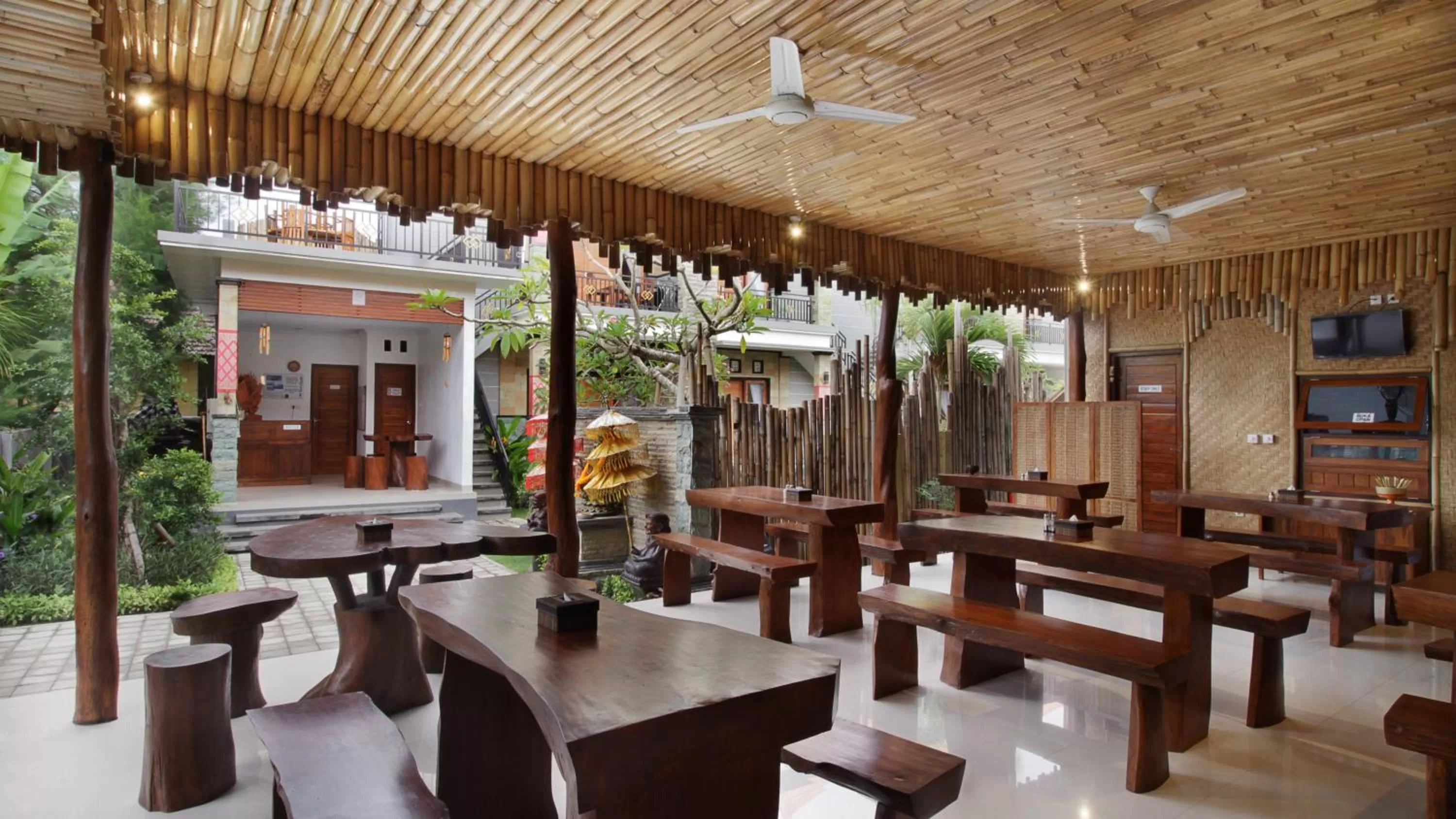 Restaurant/places to eat in Hotel Arsa Santhi Nusa Penida