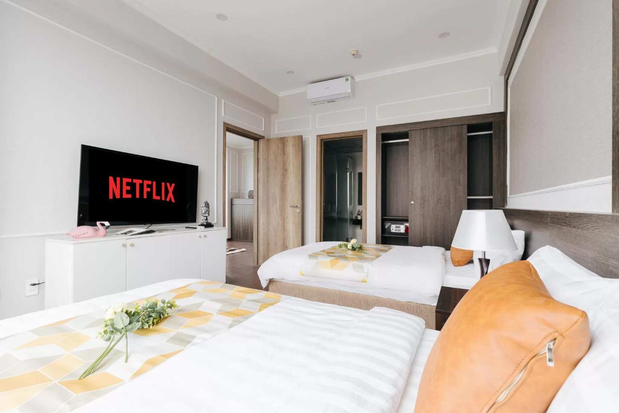 Bed in Ivy Hotel & Apartment