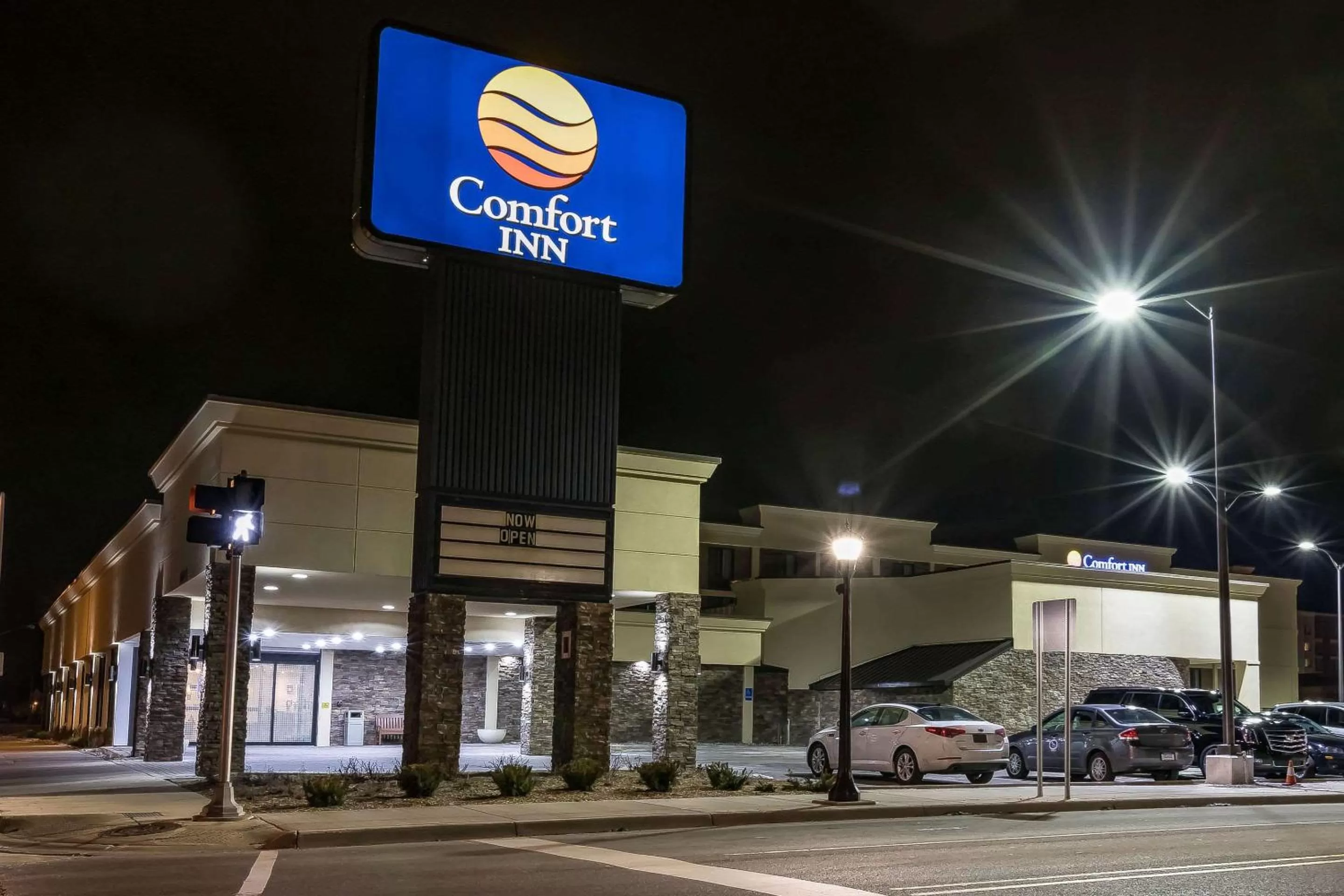Property building in Comfort Inn Bay City - Riverfront