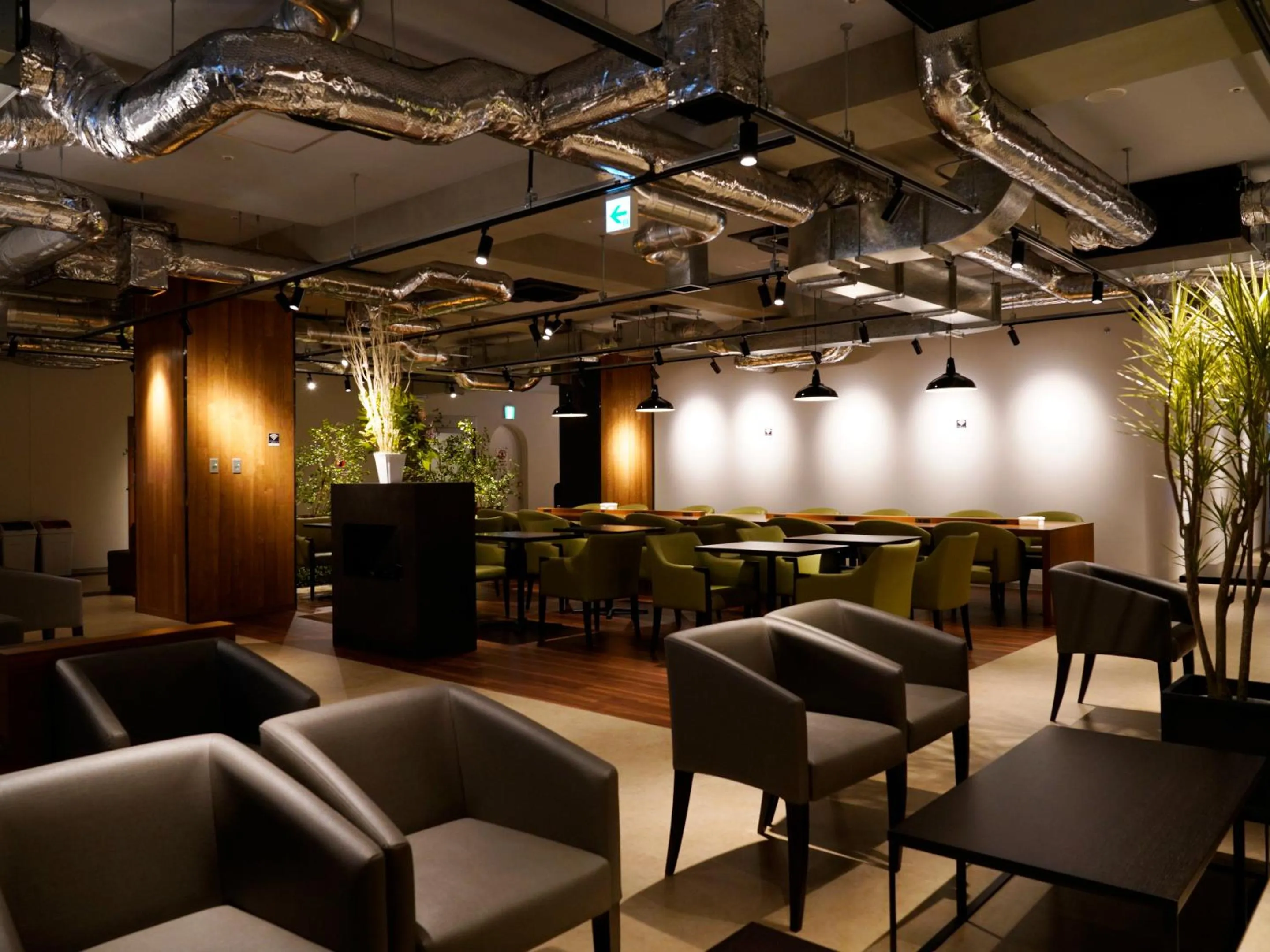 Communal lounge/ TV room in Gardens Cabin