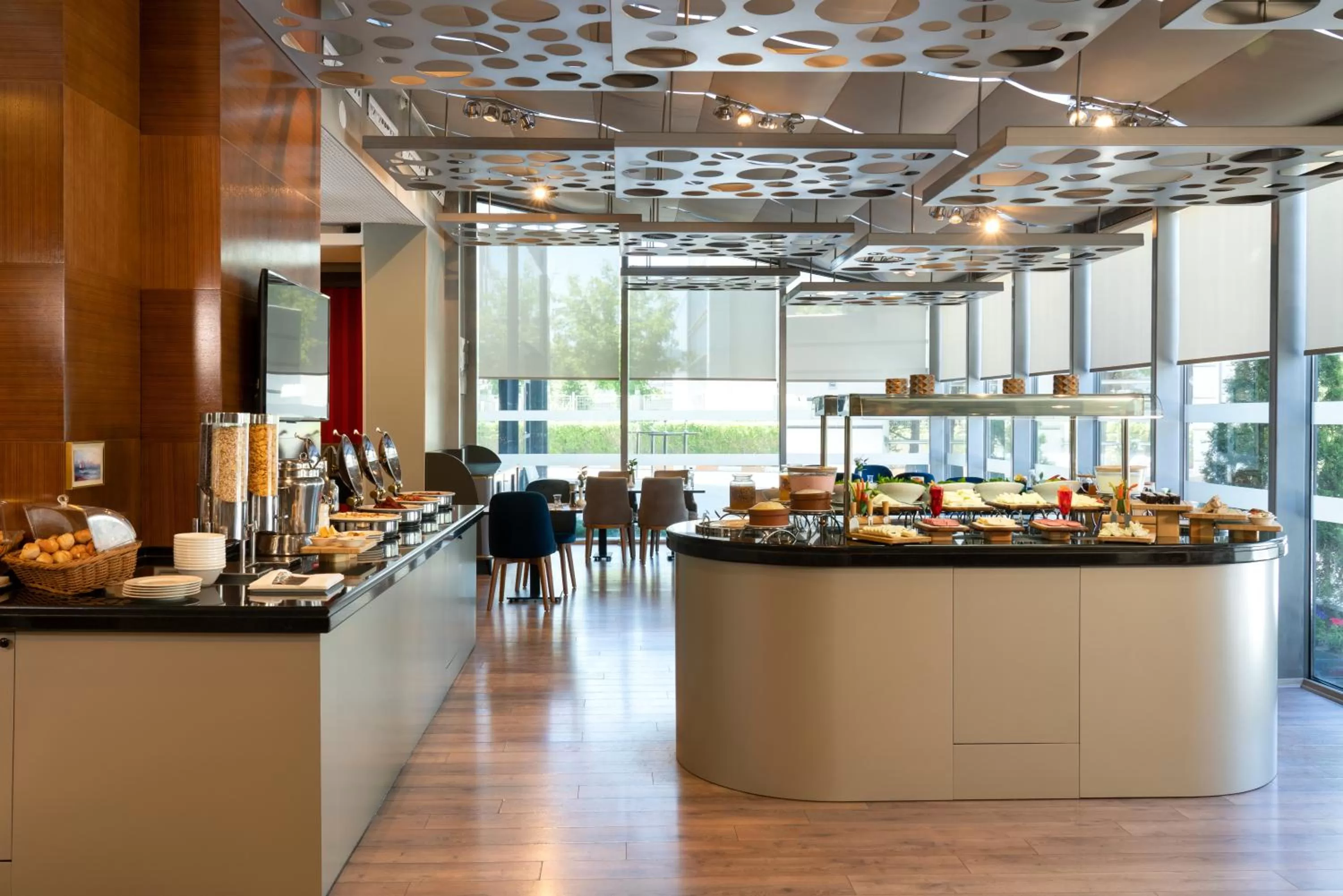 Restaurant/places to eat in Novotel Kayseri