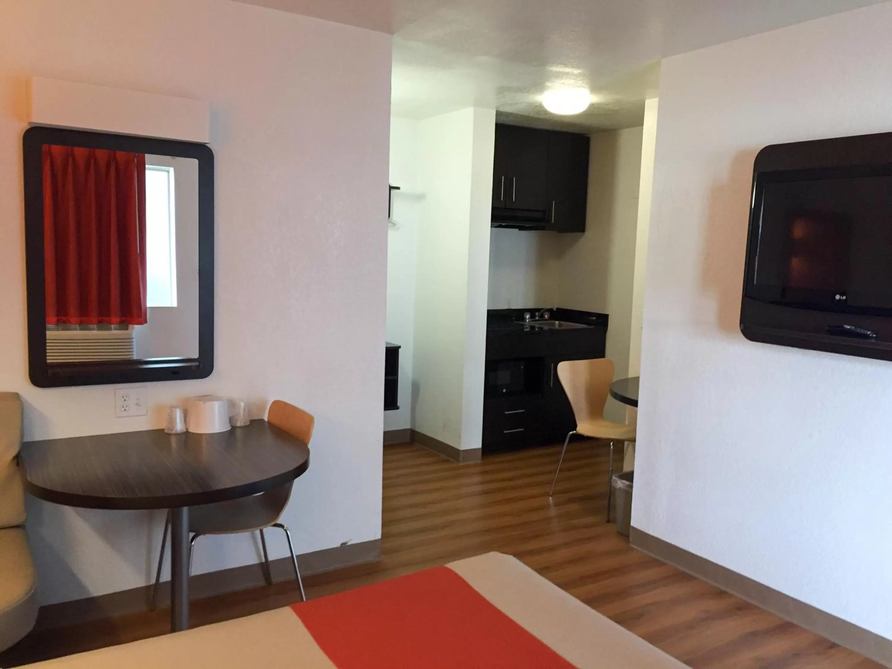 Bedroom in Motel 6-Ardmore, OK