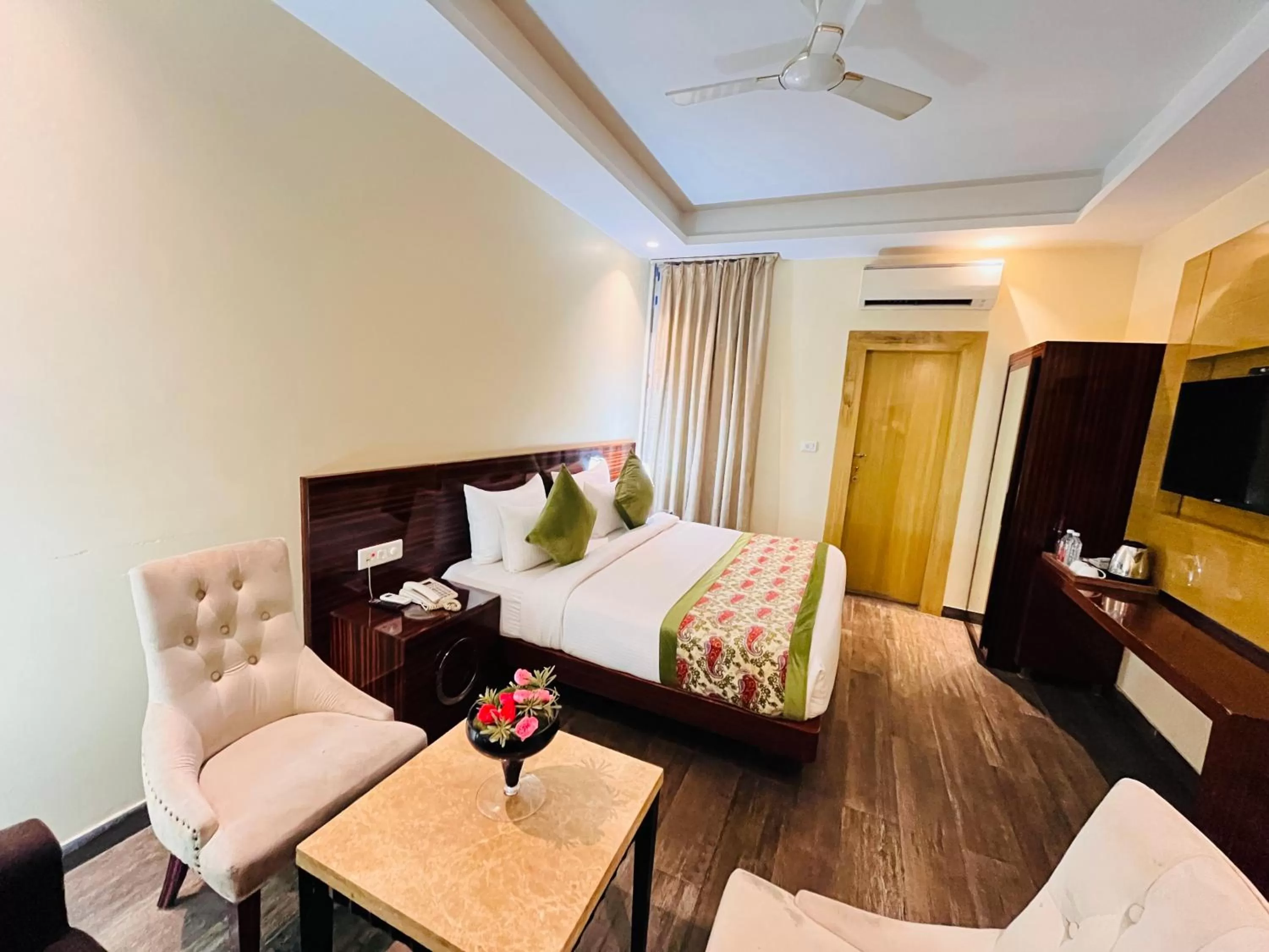 Bed in Hotel Banz near Delhi Airport