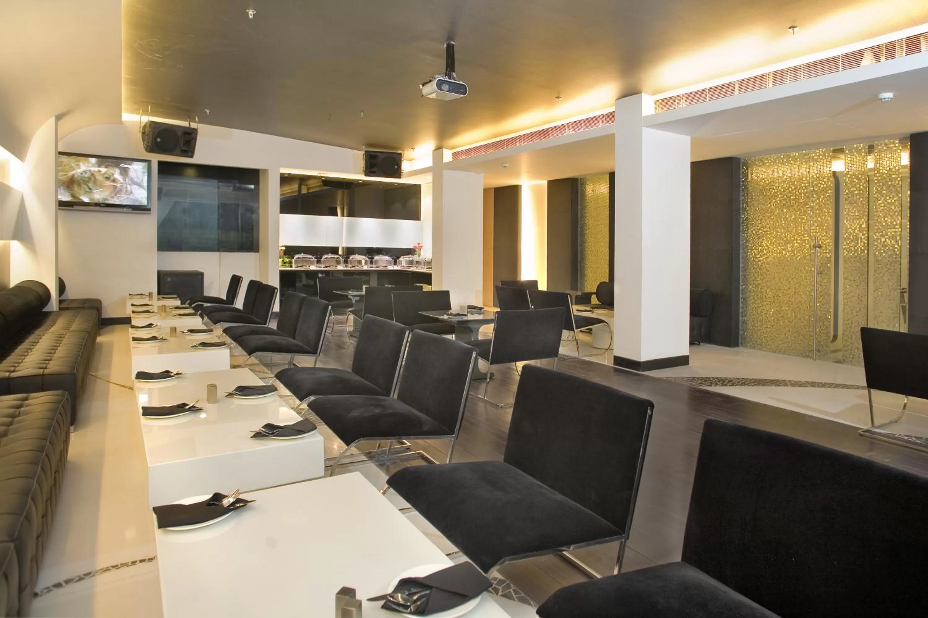 Restaurant/places to eat in The Sonnet Kolkata