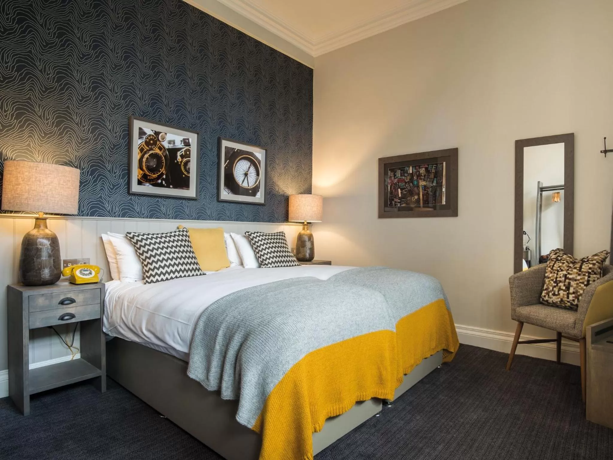 Photo of the whole room, Bed in Toll House Inn