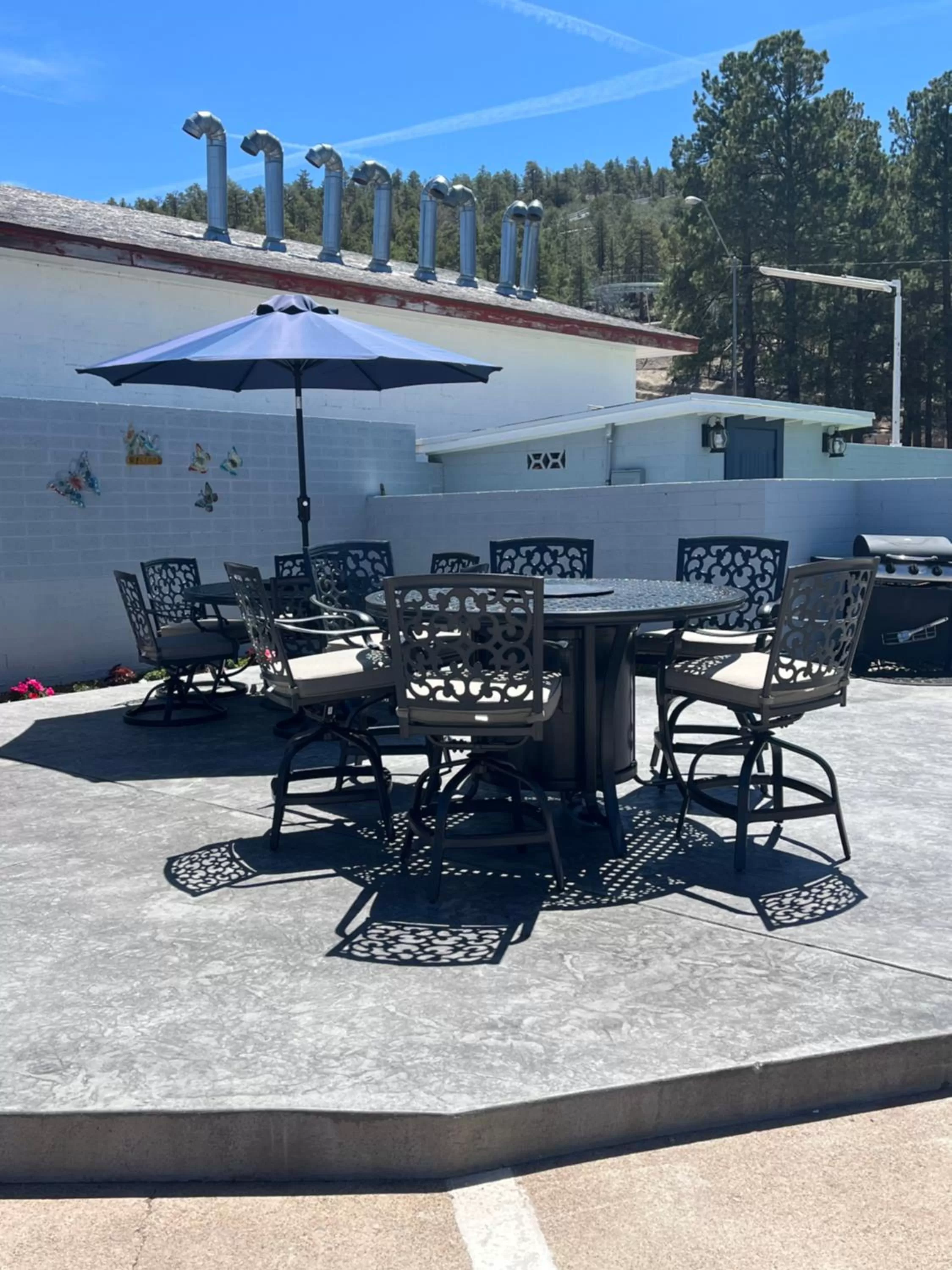 Patio in El Rancho Motel