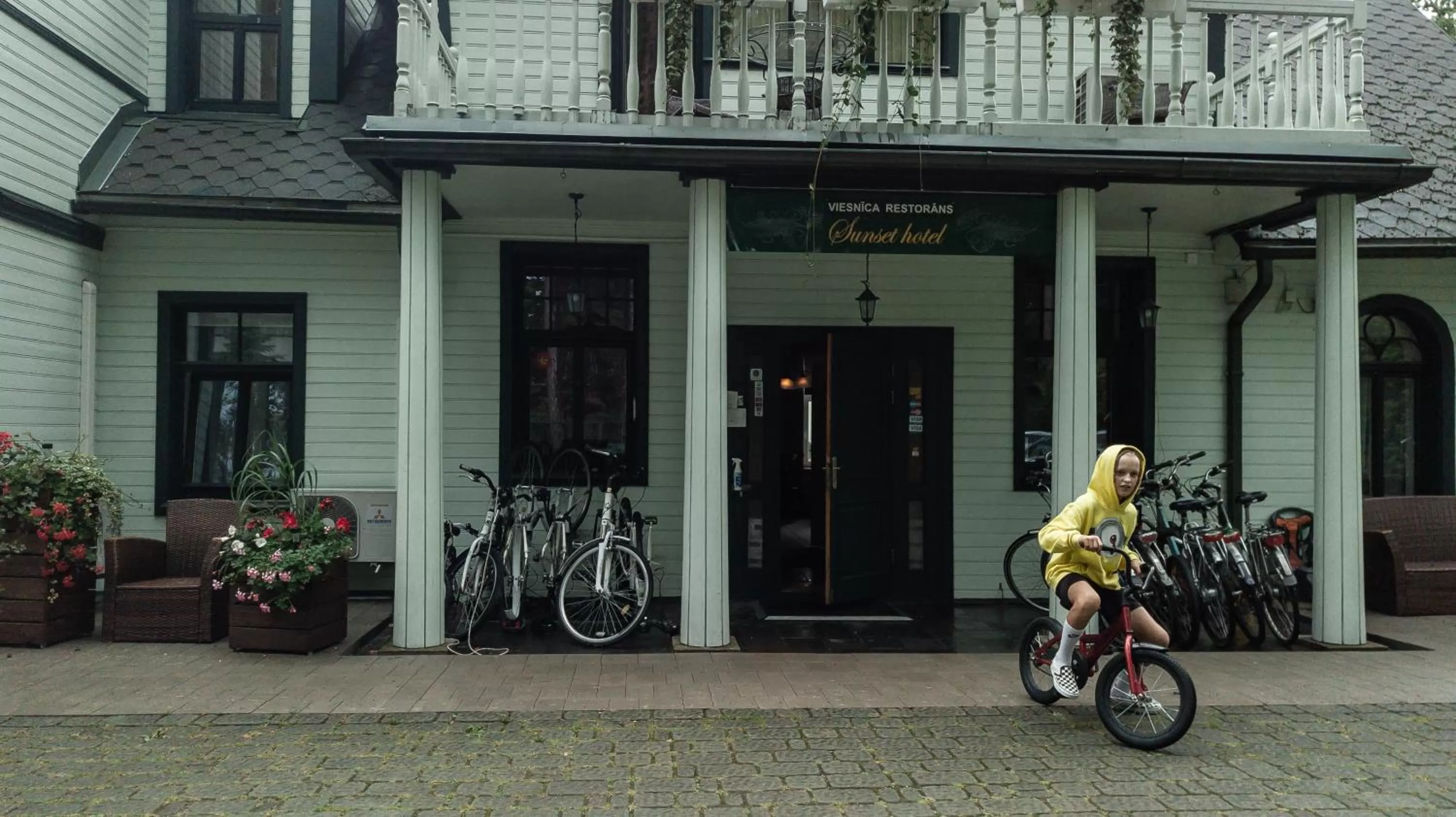 Facade/entrance in Sunset Hotel