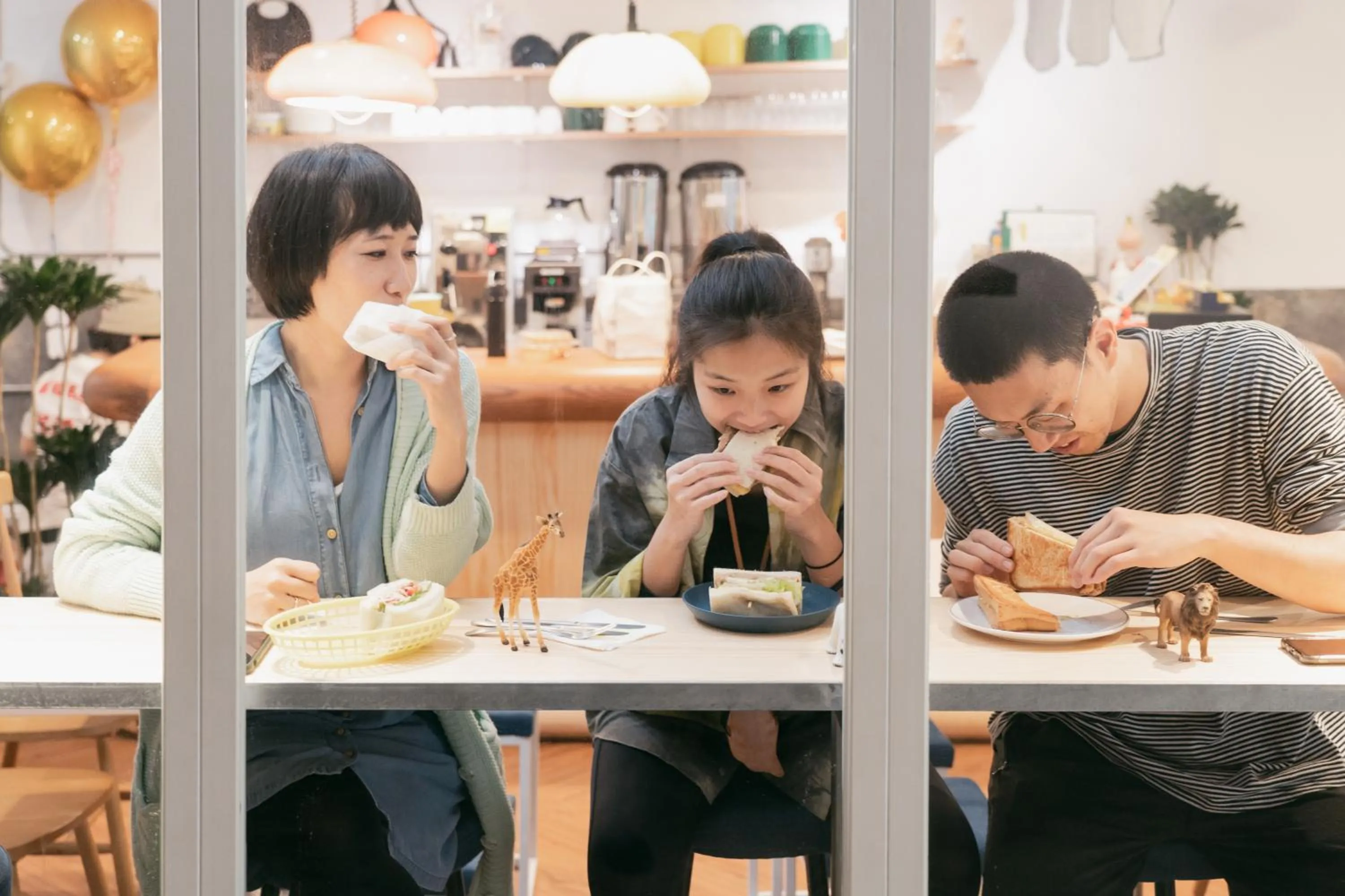 Restaurant/places to eat in OwlStay Flip Flop Hostel - Garden