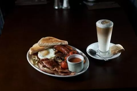 Breakfast in Rose and Crown Hotel