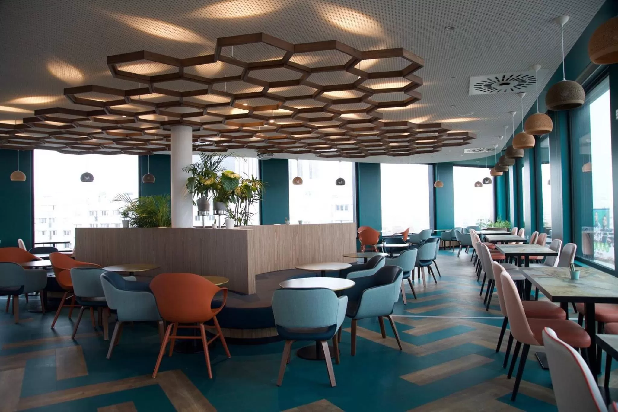 Restaurant/places to eat in The Originals Boutique, Hôtel Maison Montmartre Paris Les Puces